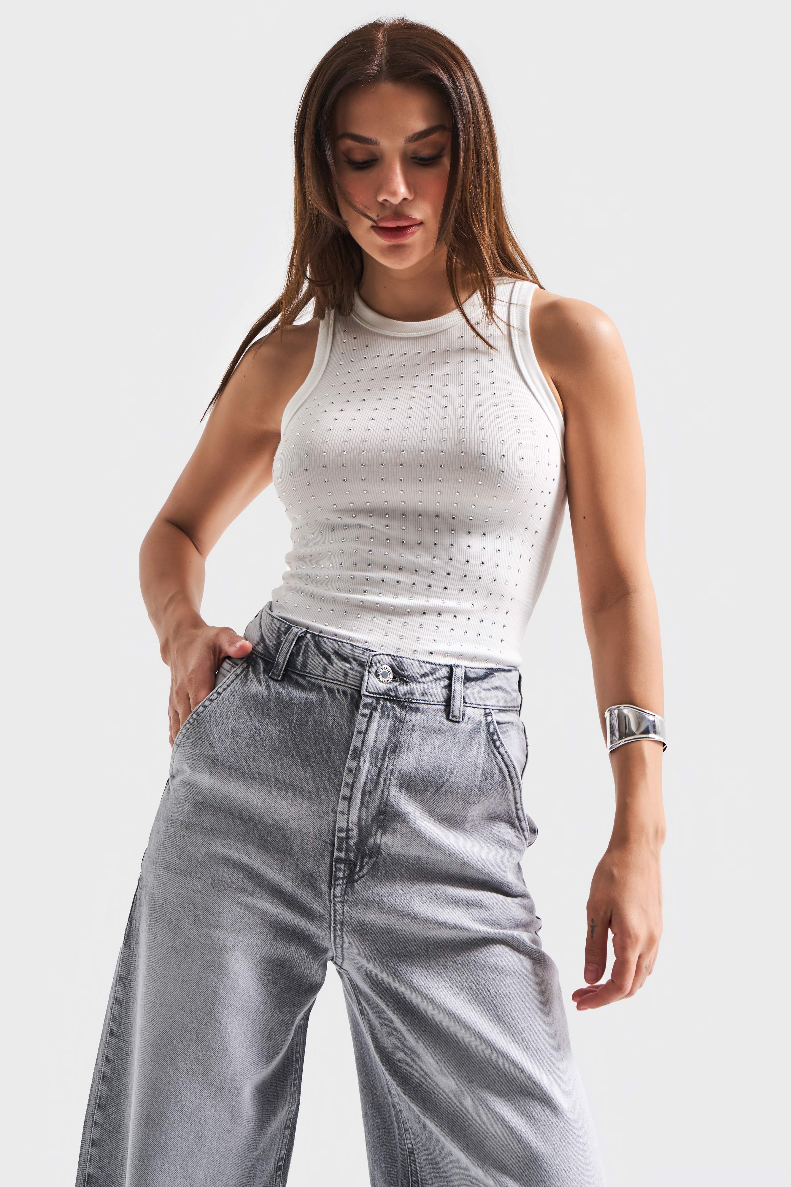 Kadın Beyaz Renk Halter Yaka İnce Fitilli Kumaş Parlak Taşlı Tasarım Body