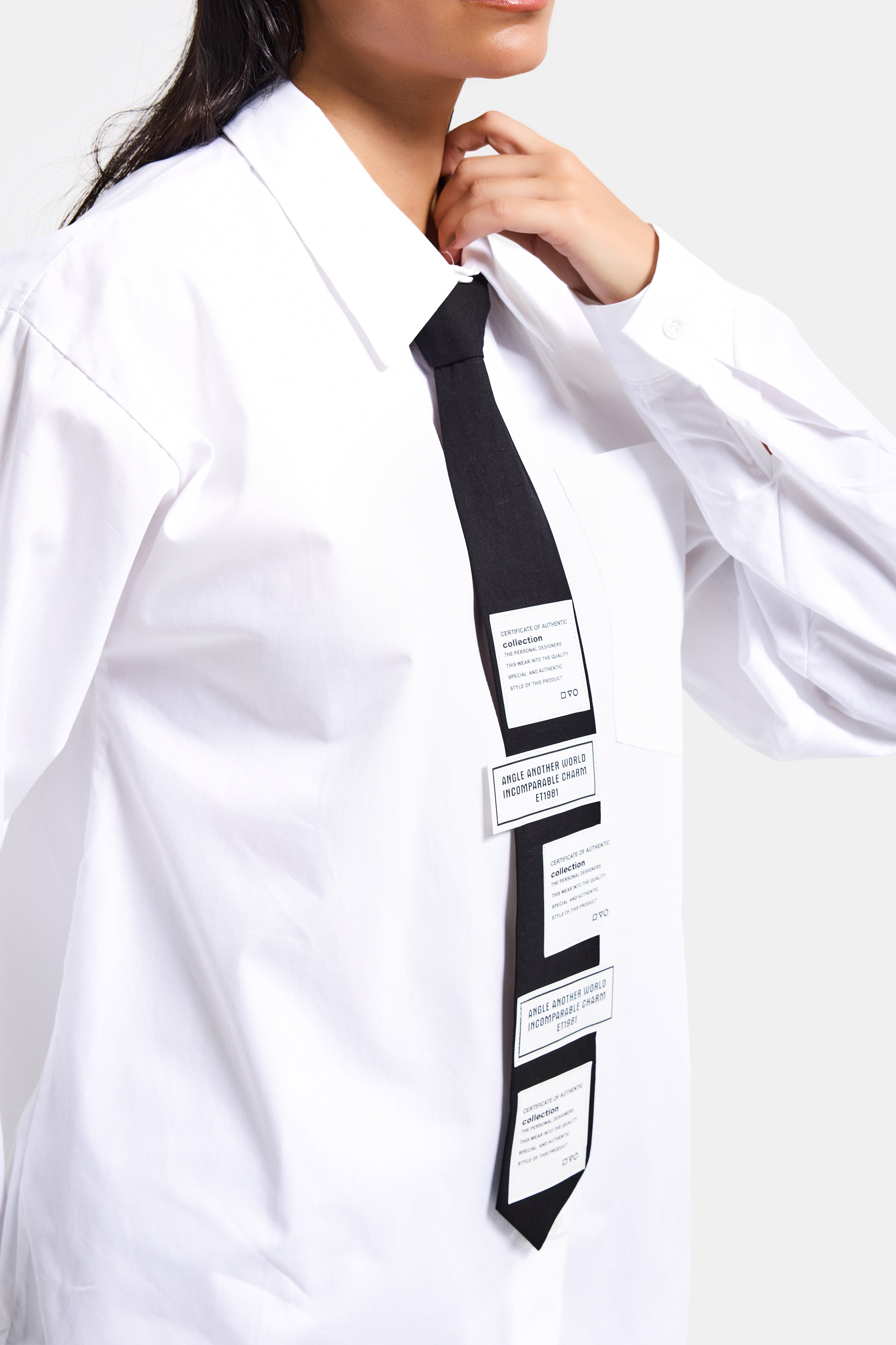 Kadın Beyaz Renk Oversize Kravatlı Özel Tasarım Bol Kesim Gömlek