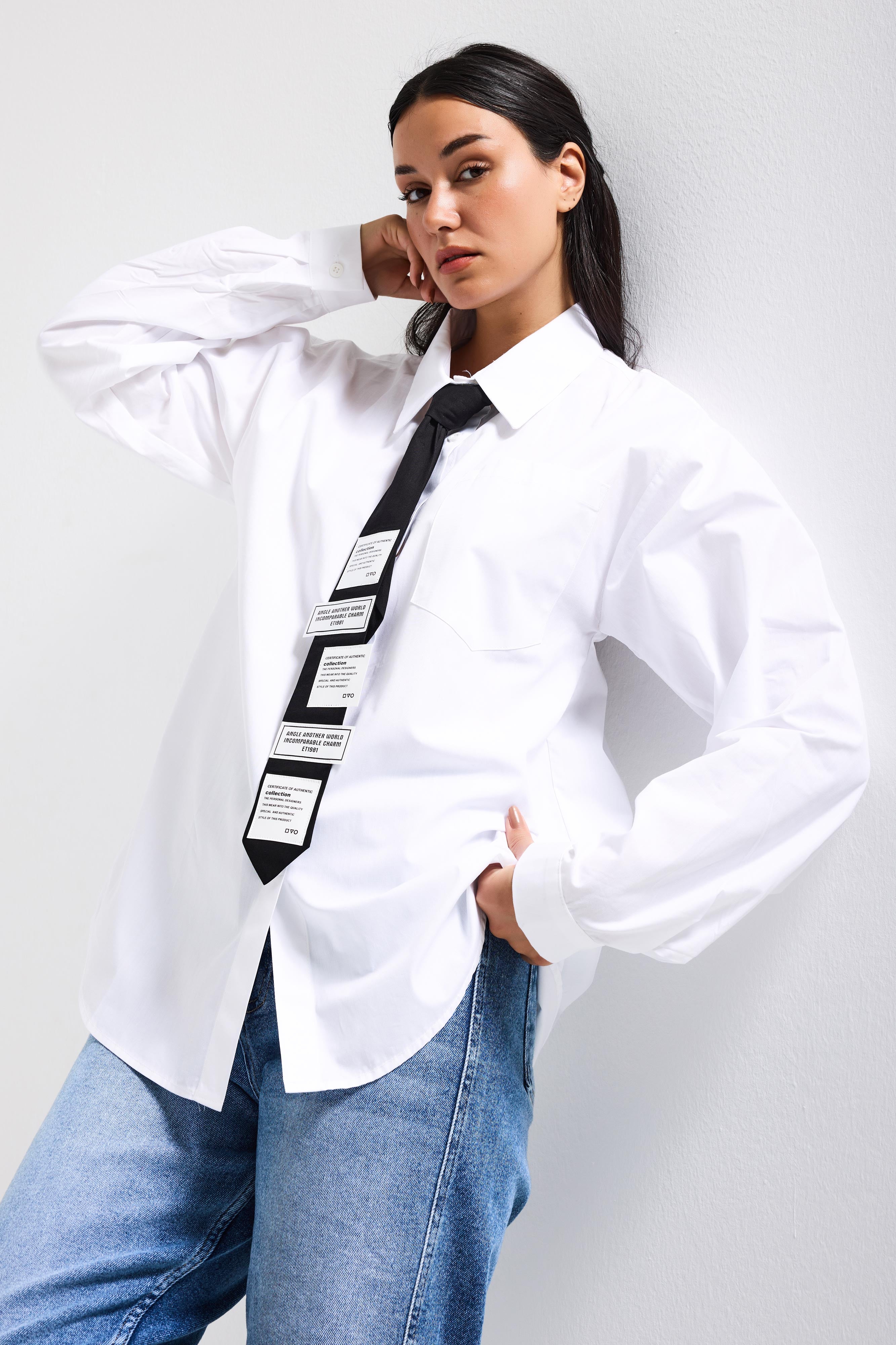 Kadın Beyaz Renk Oversize Kravatlı Özel Tasarım Bol Kesim Gömlek