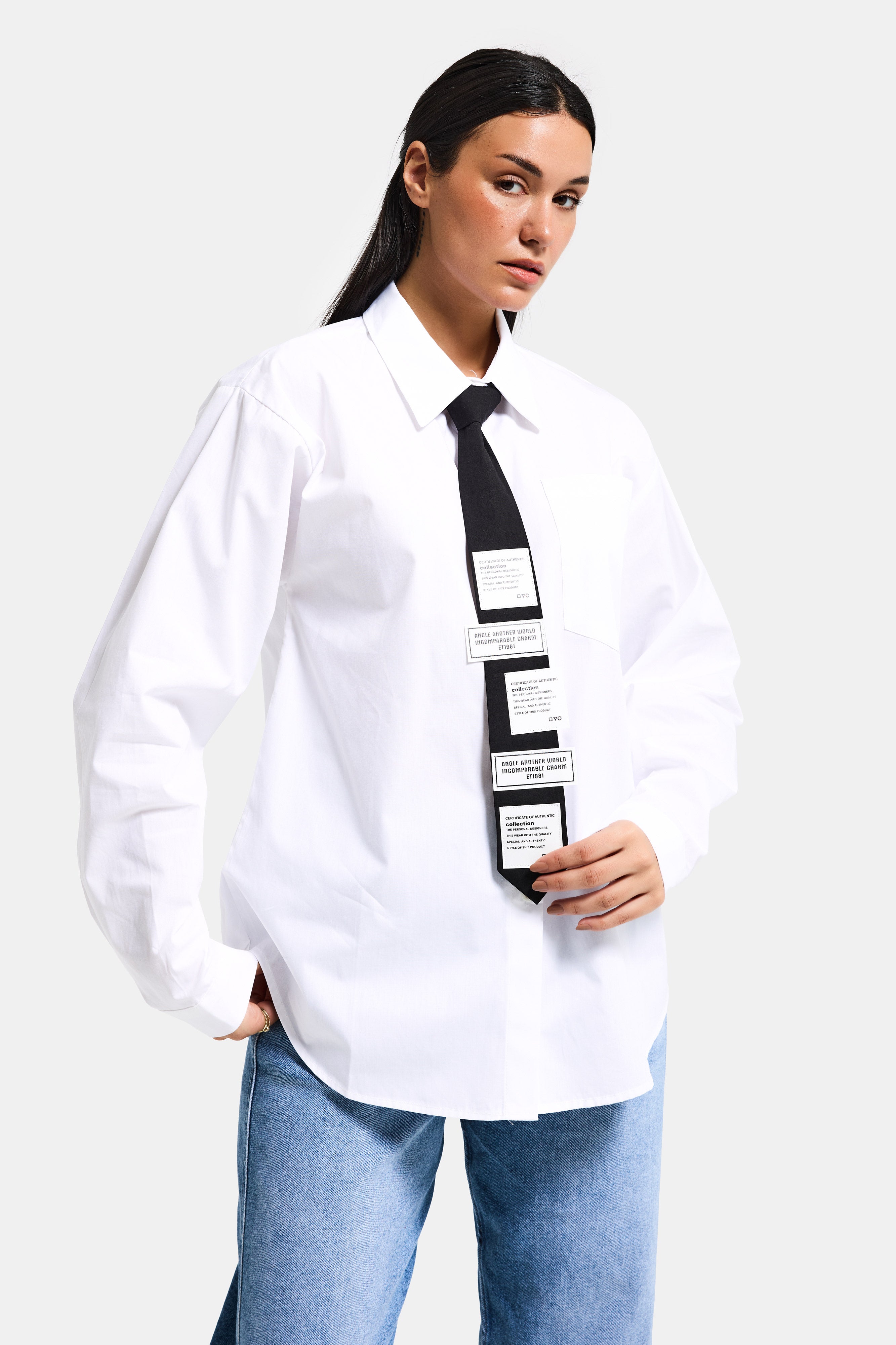 Kadın Beyaz Renk Oversize Kravatlı Özel Tasarım Bol Kesim Gömlek