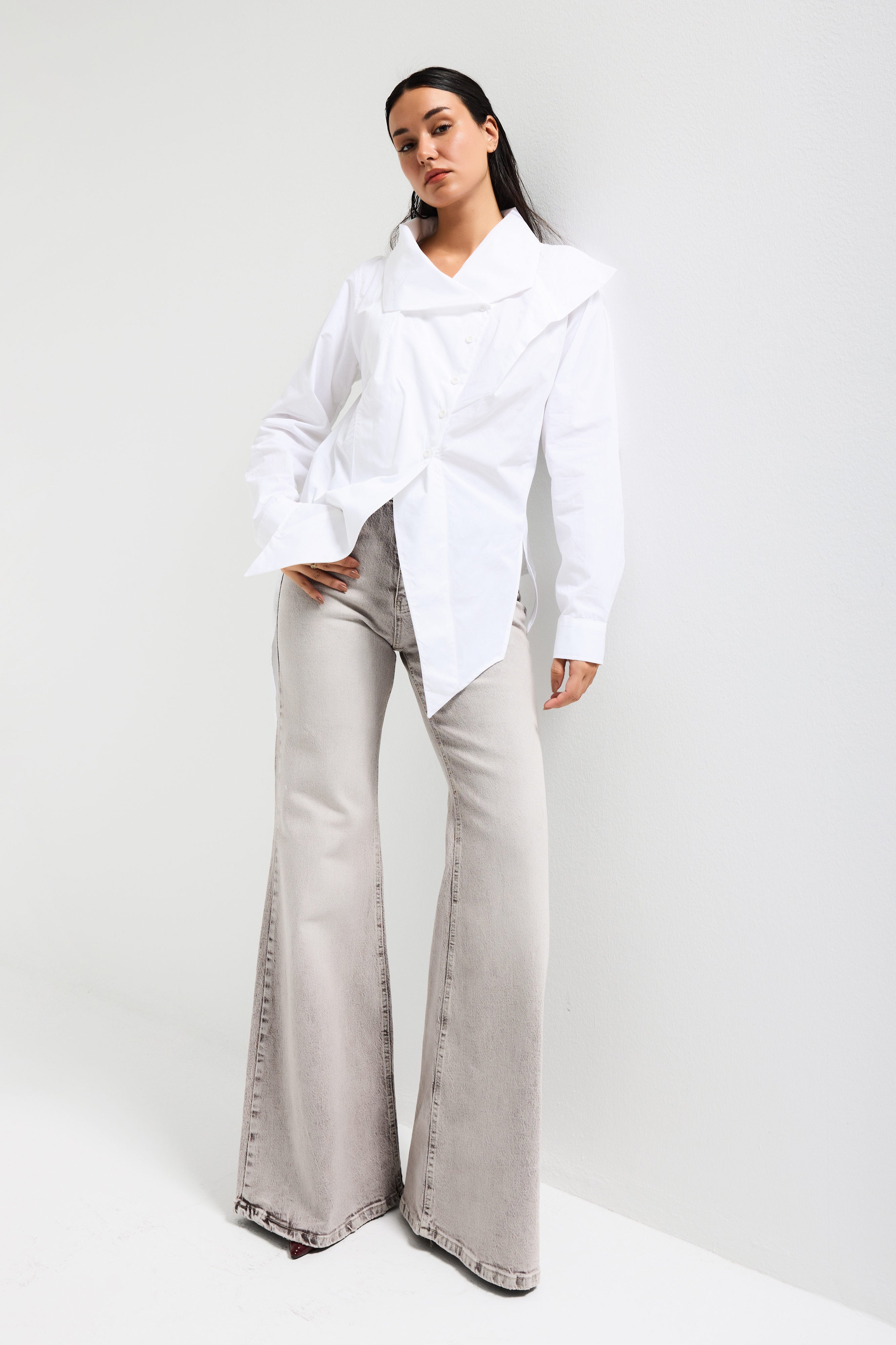 Kadın Beyaz Renk Regular Fit Özel Yaka Detaylı Tasarım Gömlek