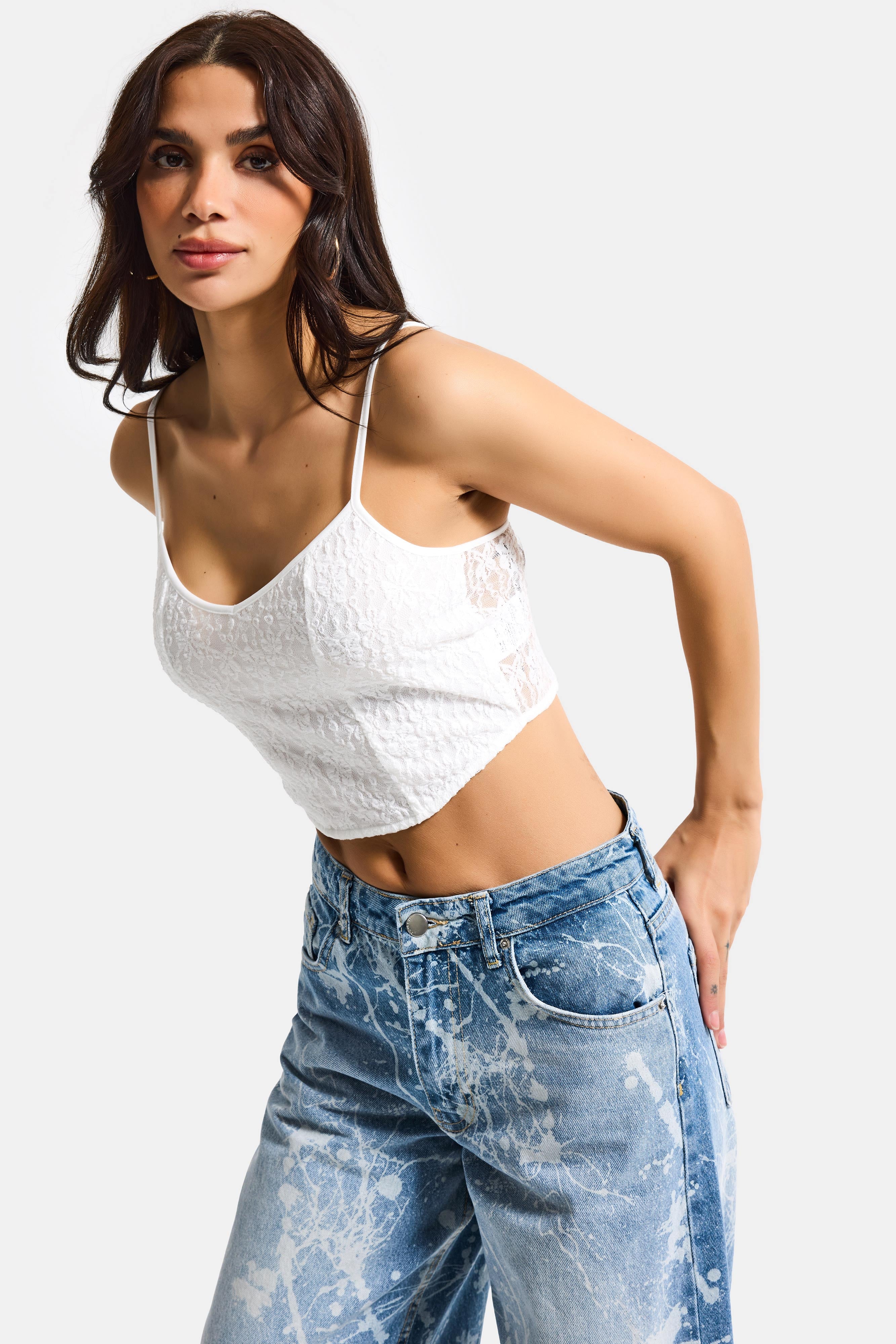 Kadın Beyaz s6-101 Crop Fit Askılı Dantel Detaylı Crop Top
