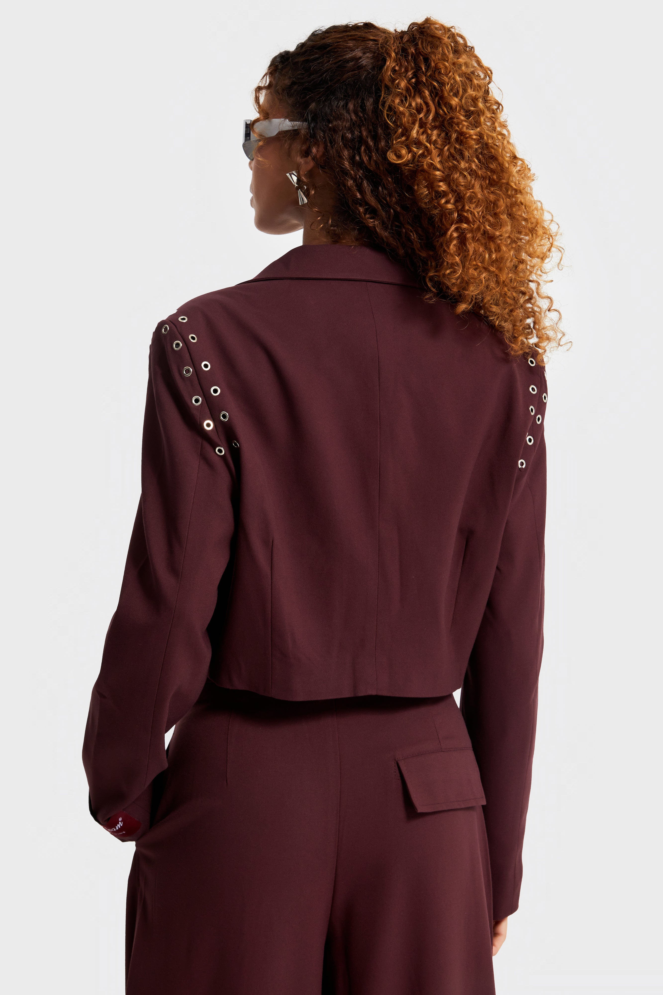Kadın Bordo Renk Kuş Gözü Detaylı Crop Fit Özel Tasarım Kumaş Ceket