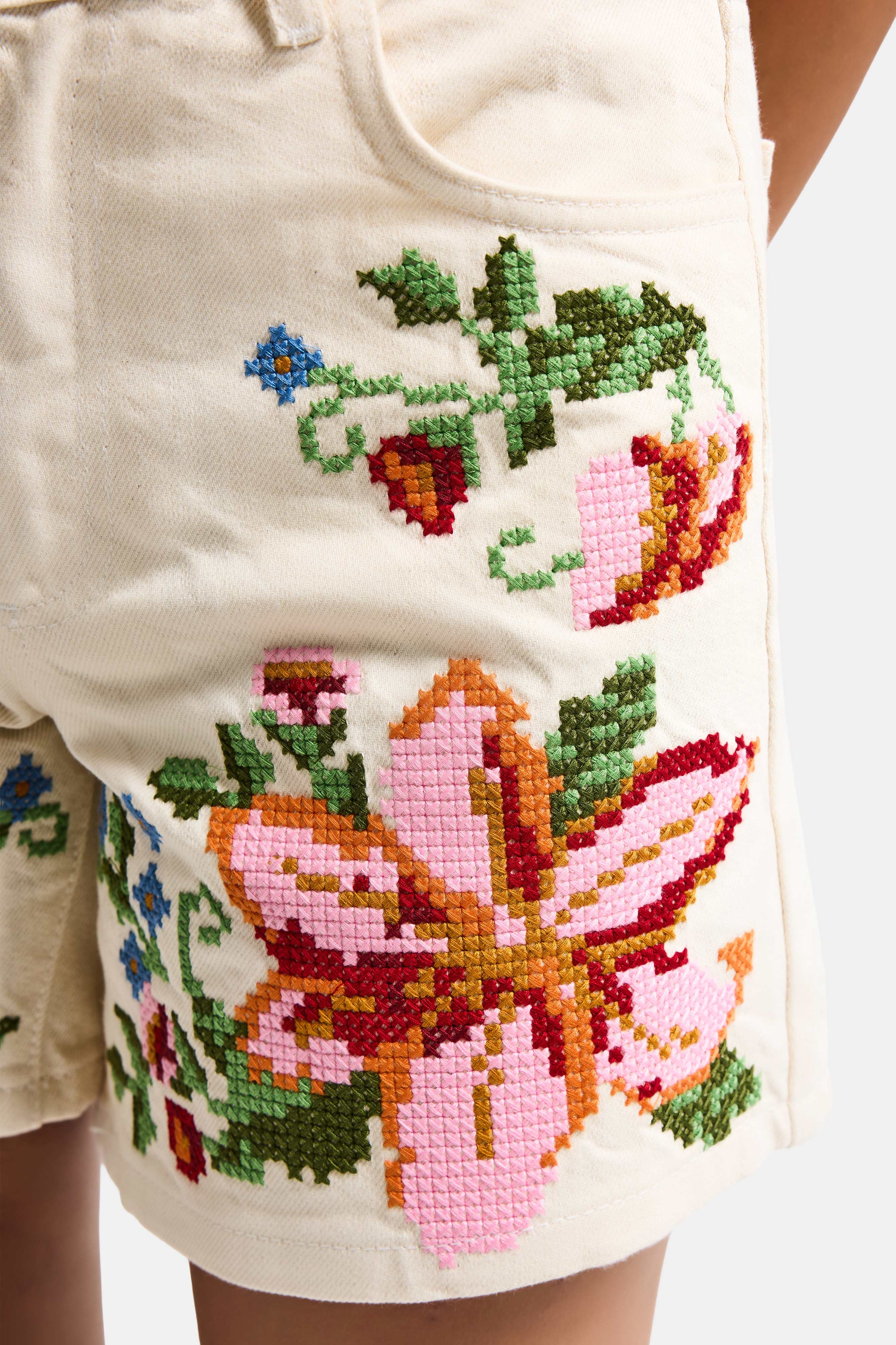 Women's Ecru 7s6-69 Mom Fit High Waist Floral Embroidered Special Design Denim Shorts