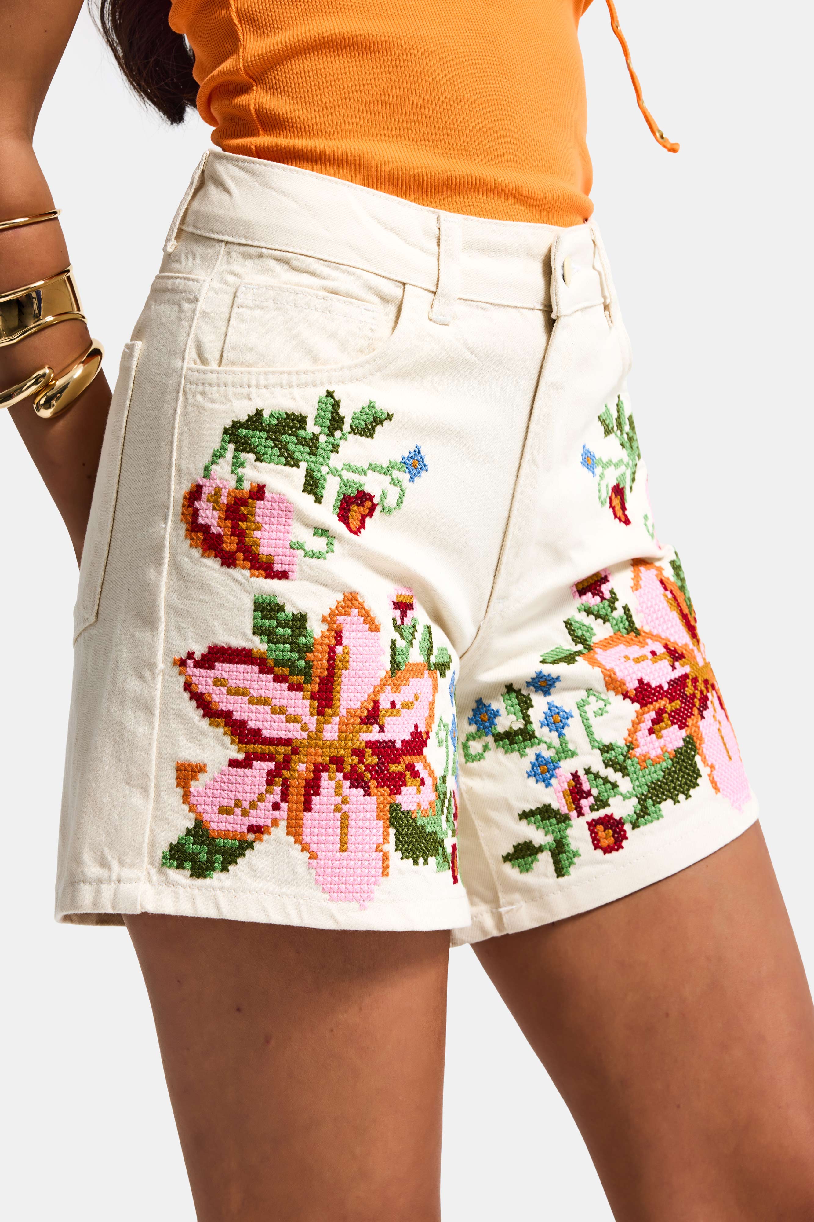 Women's Ecru 7s6-69 Mom Fit High Waist Floral Embroidered Special Design Denim Shorts