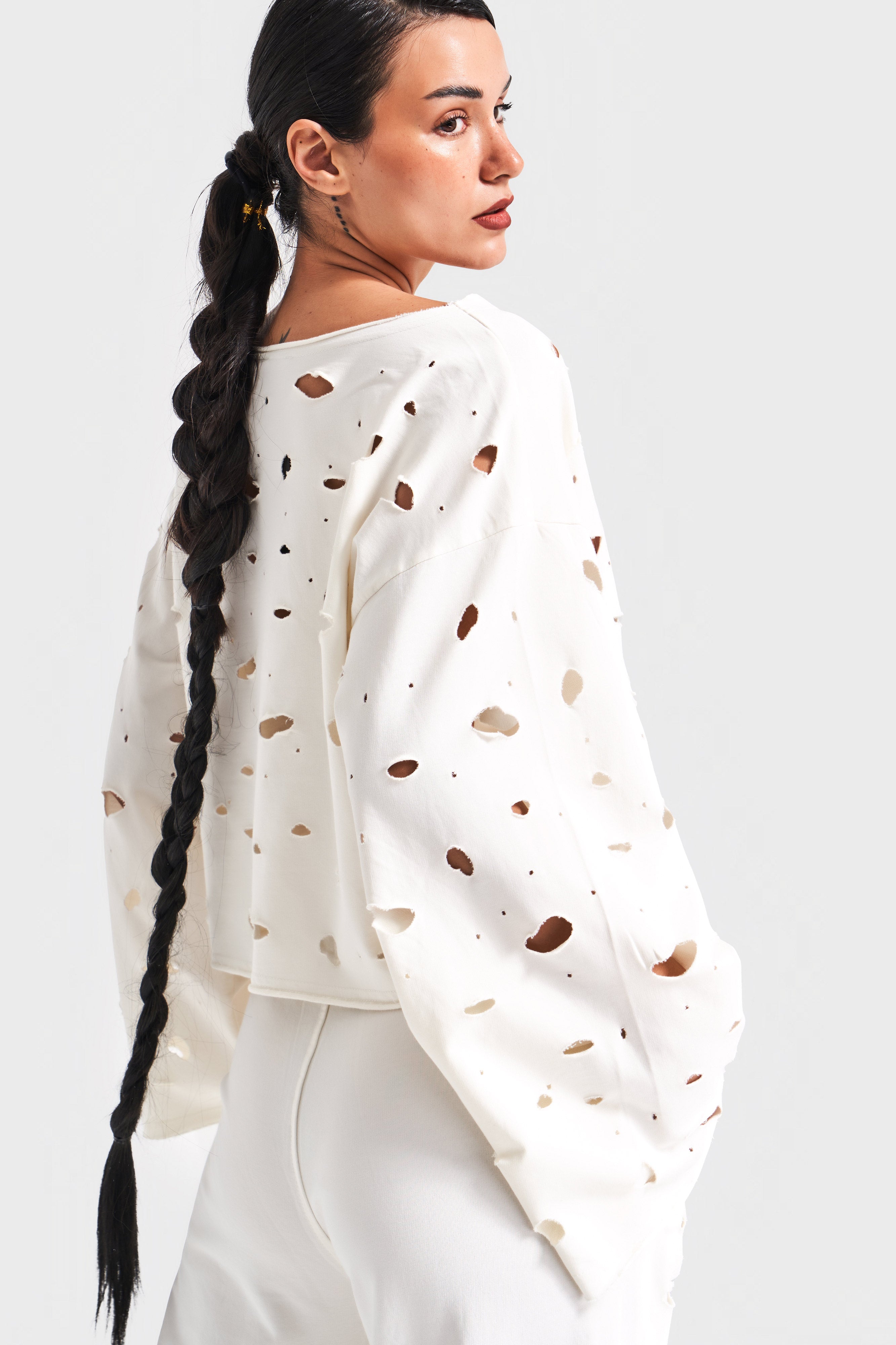 Kadın Ekru Renk Örme Kumaş Yırtık Detaylı Tasarım Sweatshirt