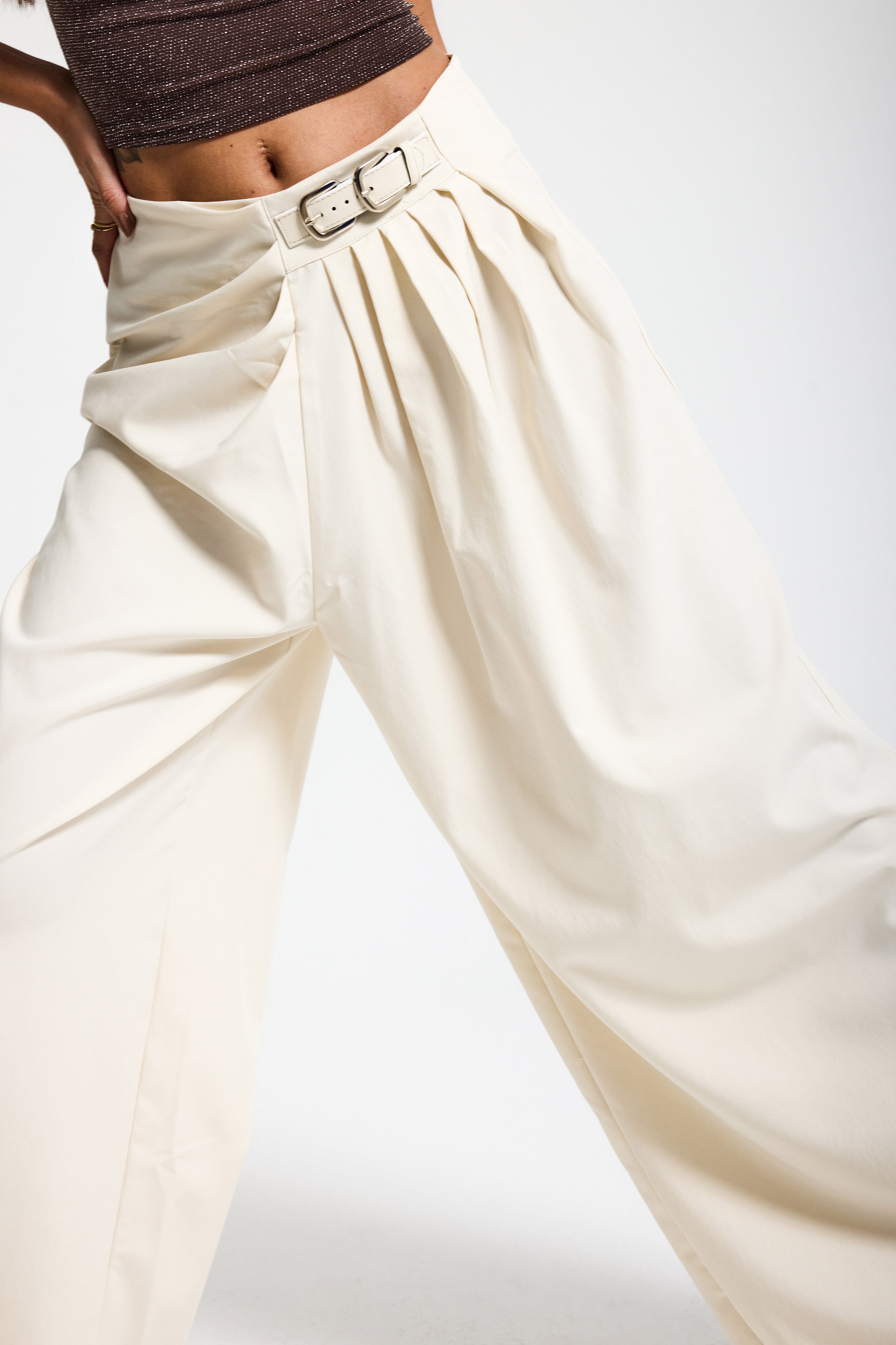 Kadın Ekru Taş Renk Palazzo Fit Kemer Detaylı Viskon Kumaş Tasarım Pantolon