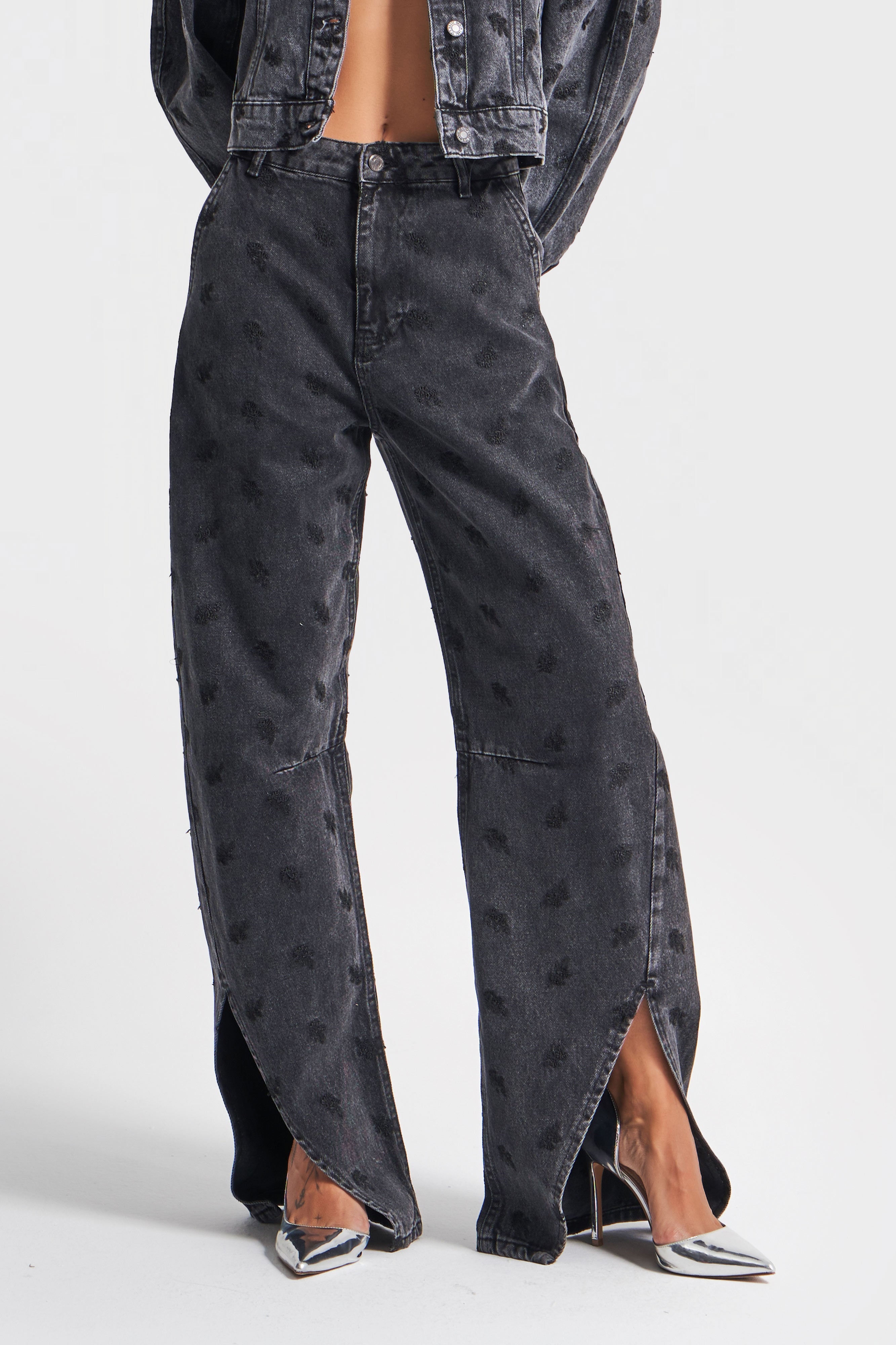 Women's Smoke Color Black Embroidered Leg Detailed Barrel Fit Denim