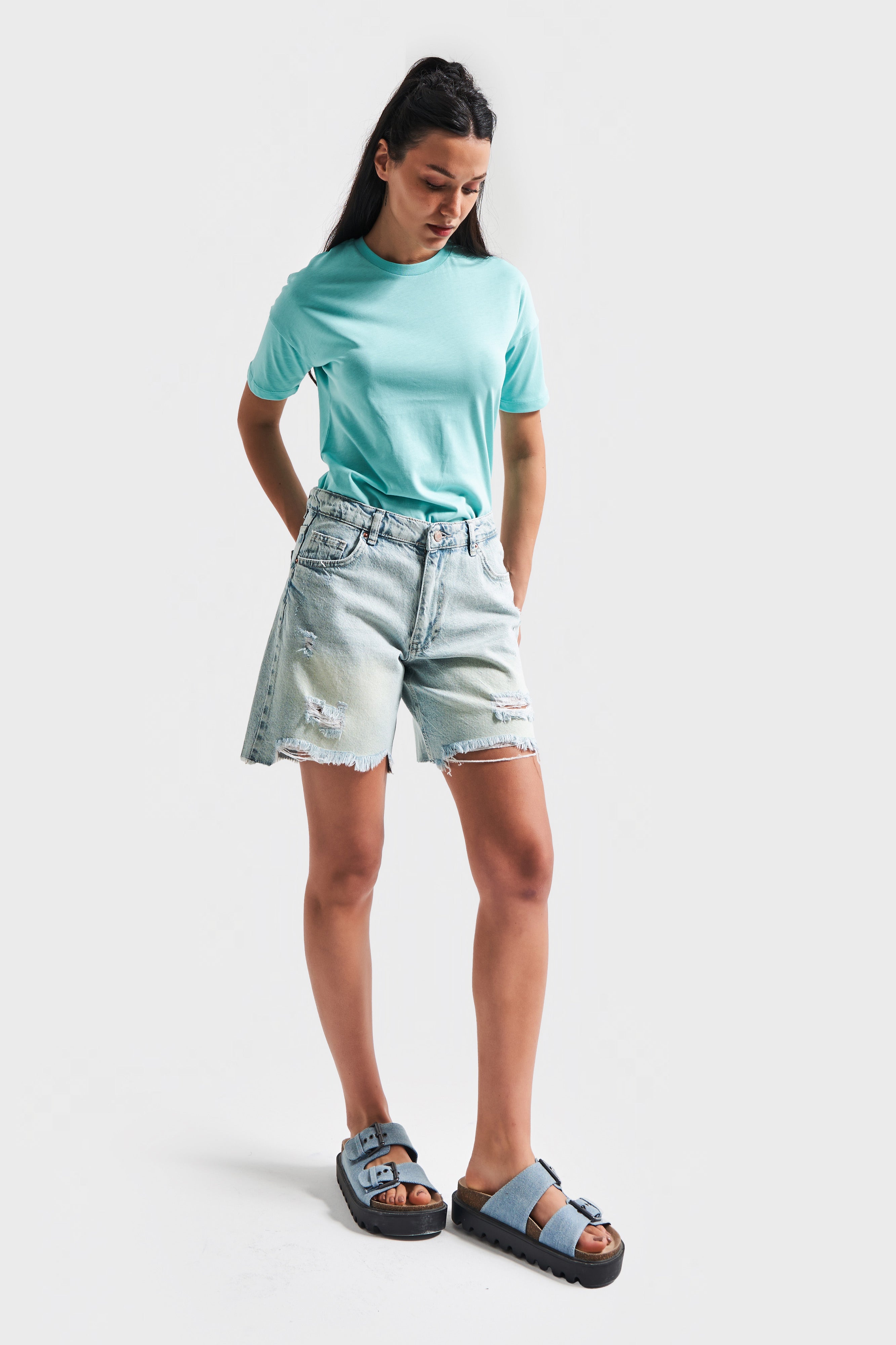 Kadın G.Kot Rengi 12s5-80 Midi Boy Yırtık Detaylı %100 Koton Denim Şort