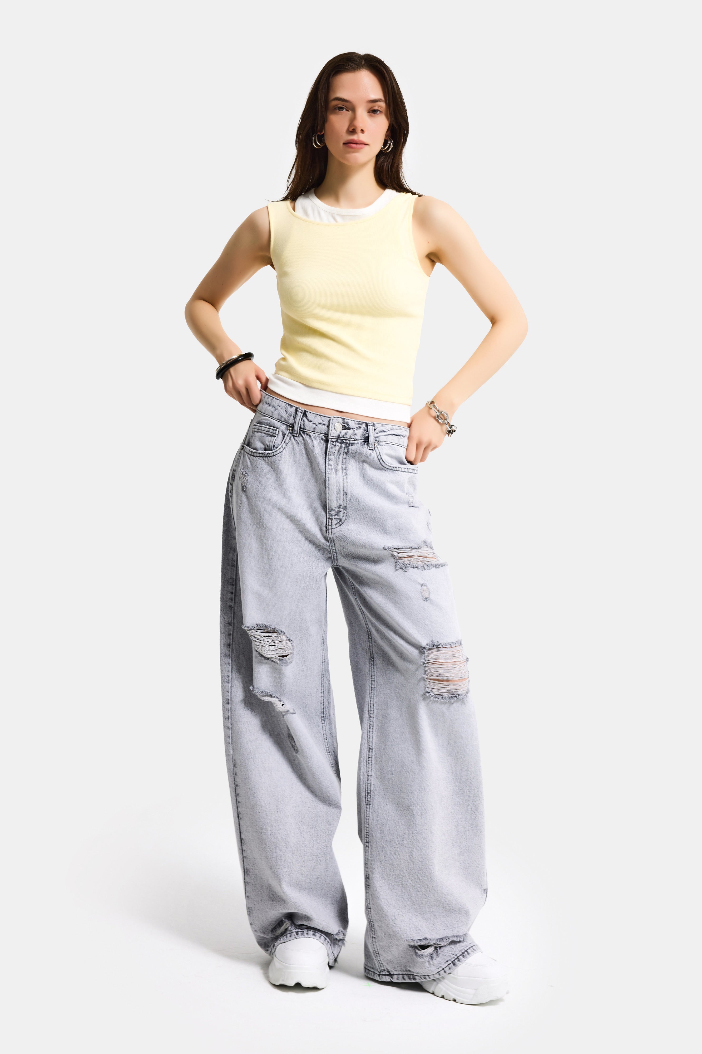 Kadın Gri 12s6-12 Süper Baggy Fit Yırtık ve Nakış Detaylı Özel Tasarım Denim Jean