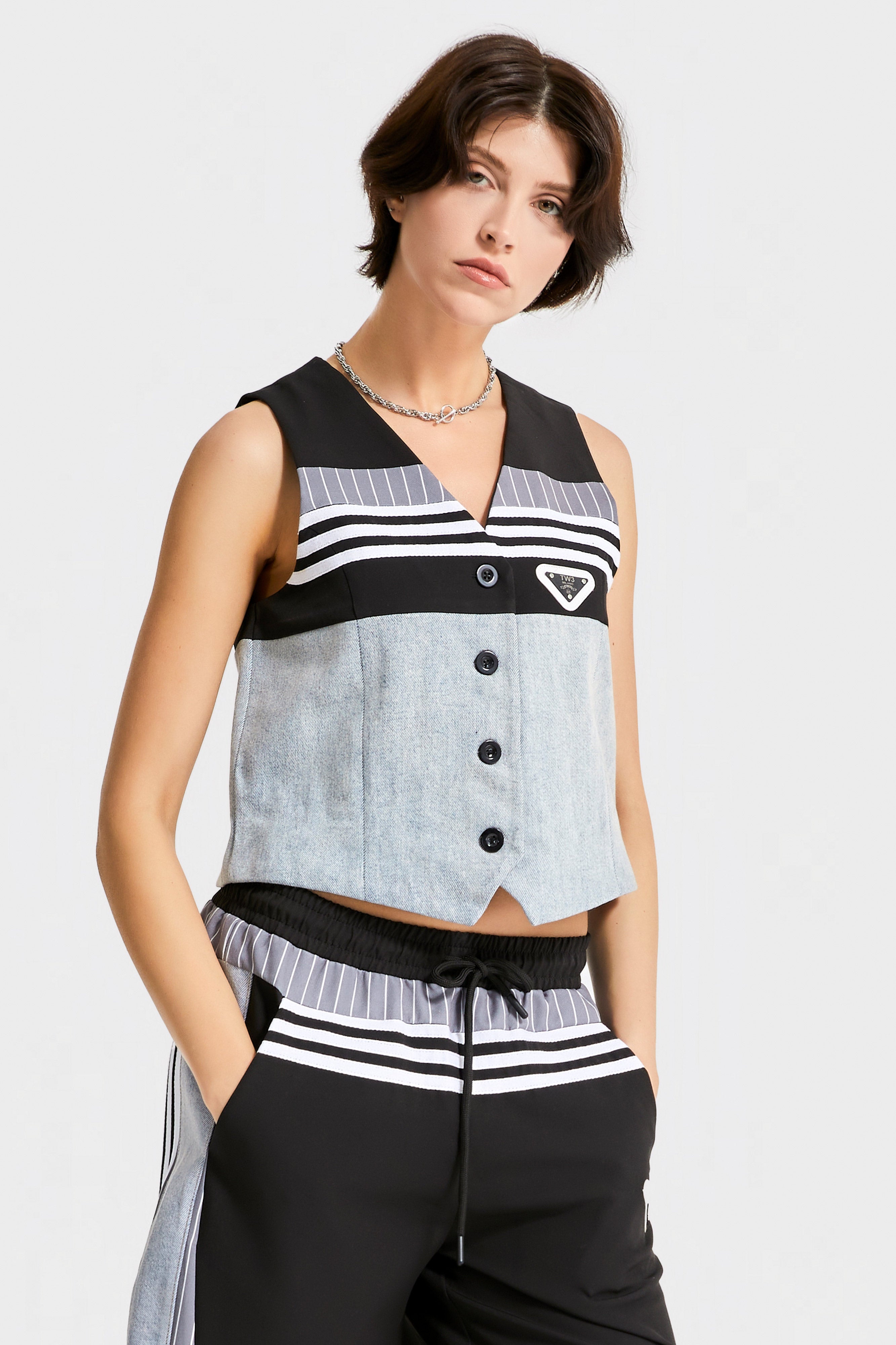 Kadın Gri Renk Kumaş Denim Parçalı Önden Düğmeli Sıfır Kol Tasarım Denim Yelek