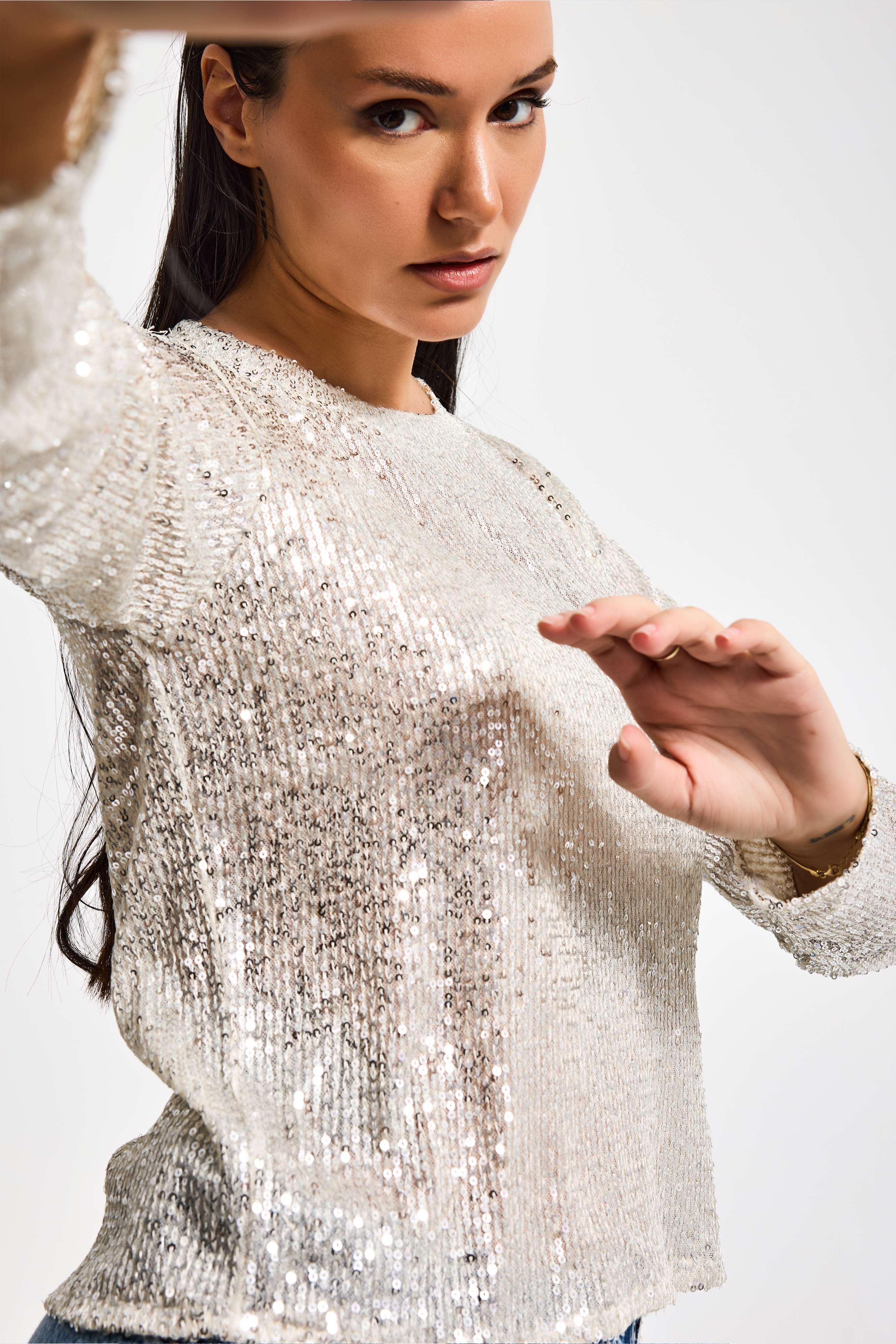 Kadın Gümüş Renk Pul Payet Detaylı Düz Kesim Bluz