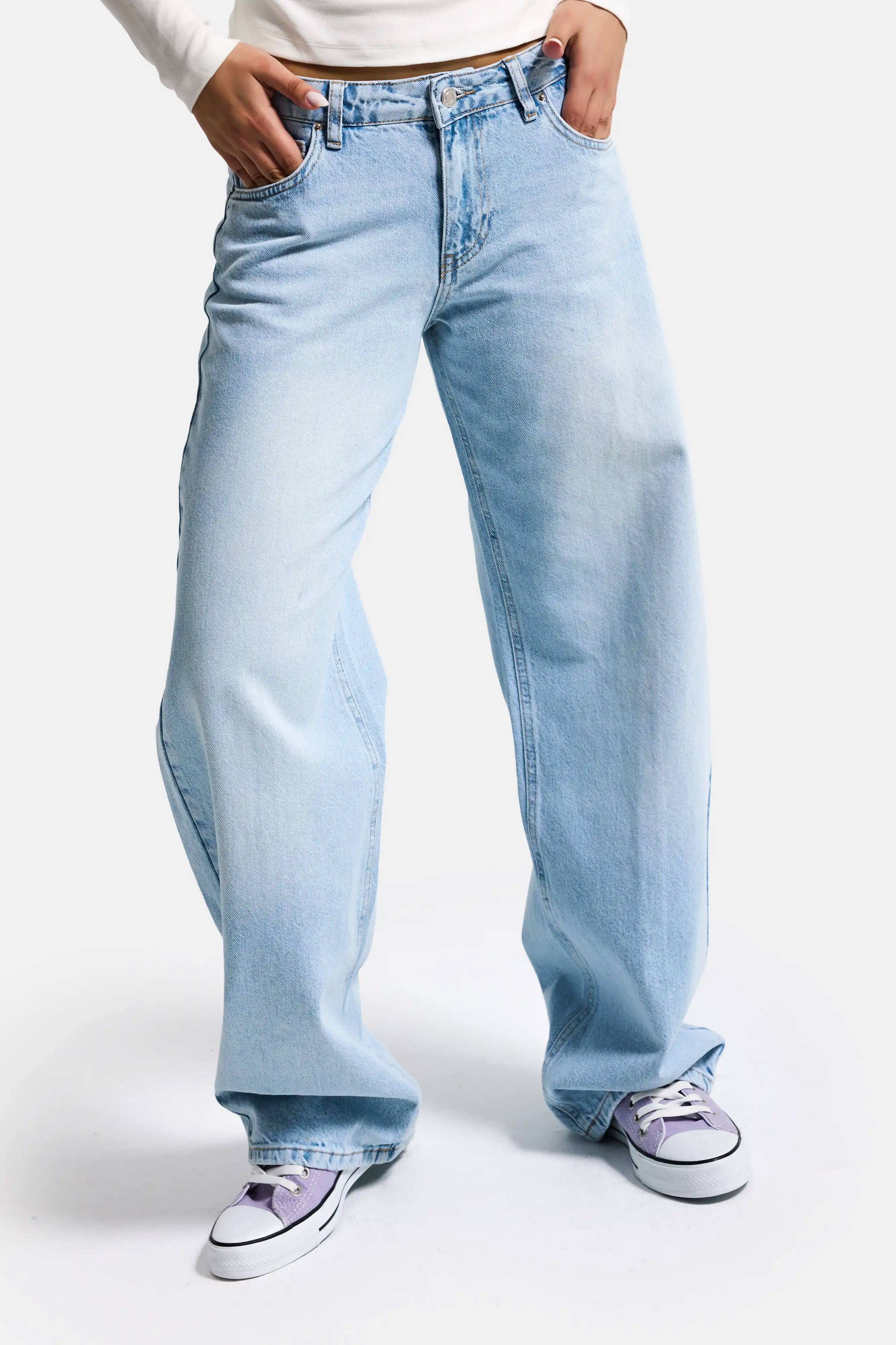 Women's Ice Barrel Mid-Rise Fit Mid-Waist Denim Jeans