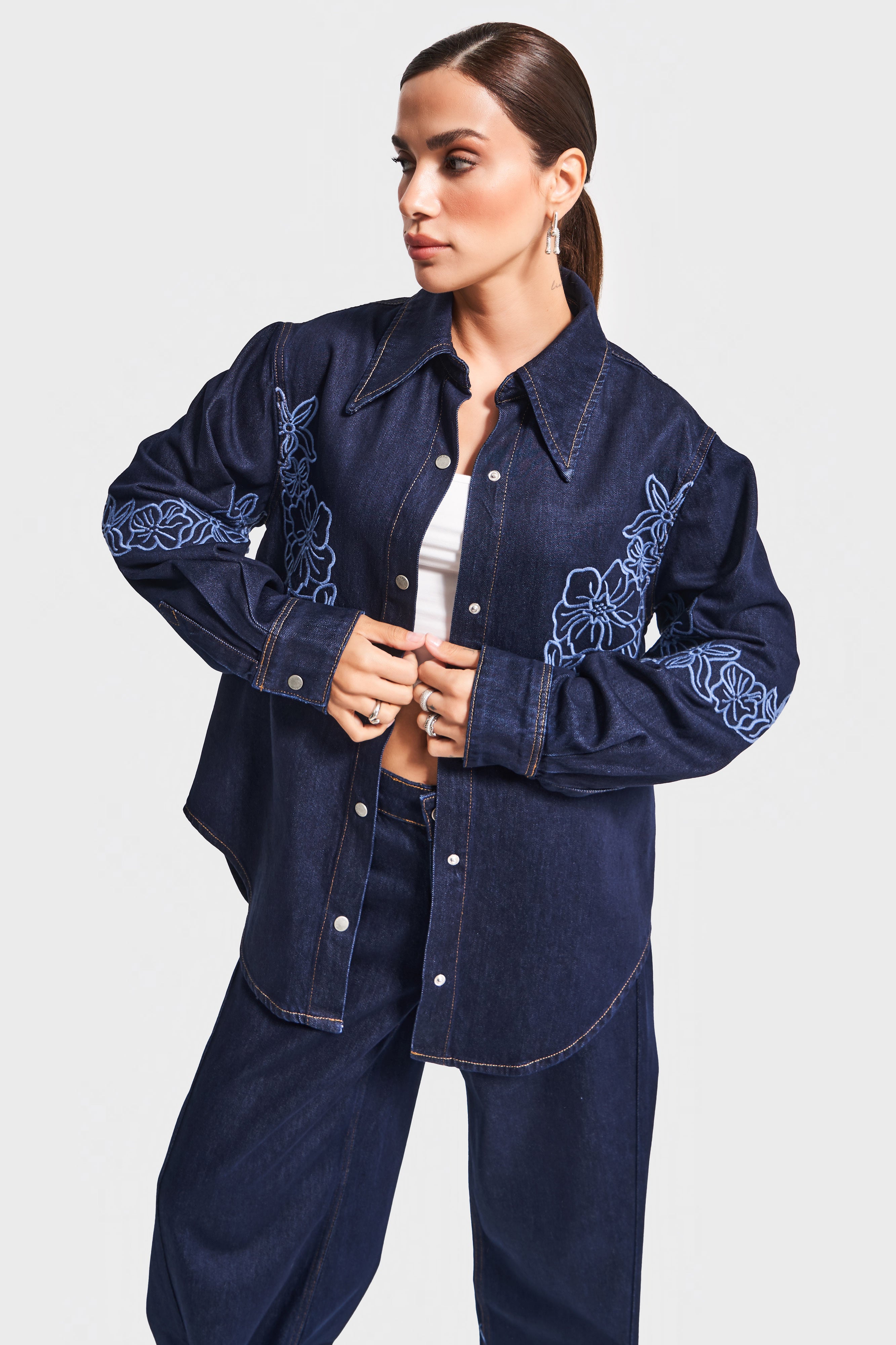 Kadın İndigo Mavi Renk 7w5-50 Oversize Çiçek Nakışlı Özel Tasarım Denim Gömlek Ceket