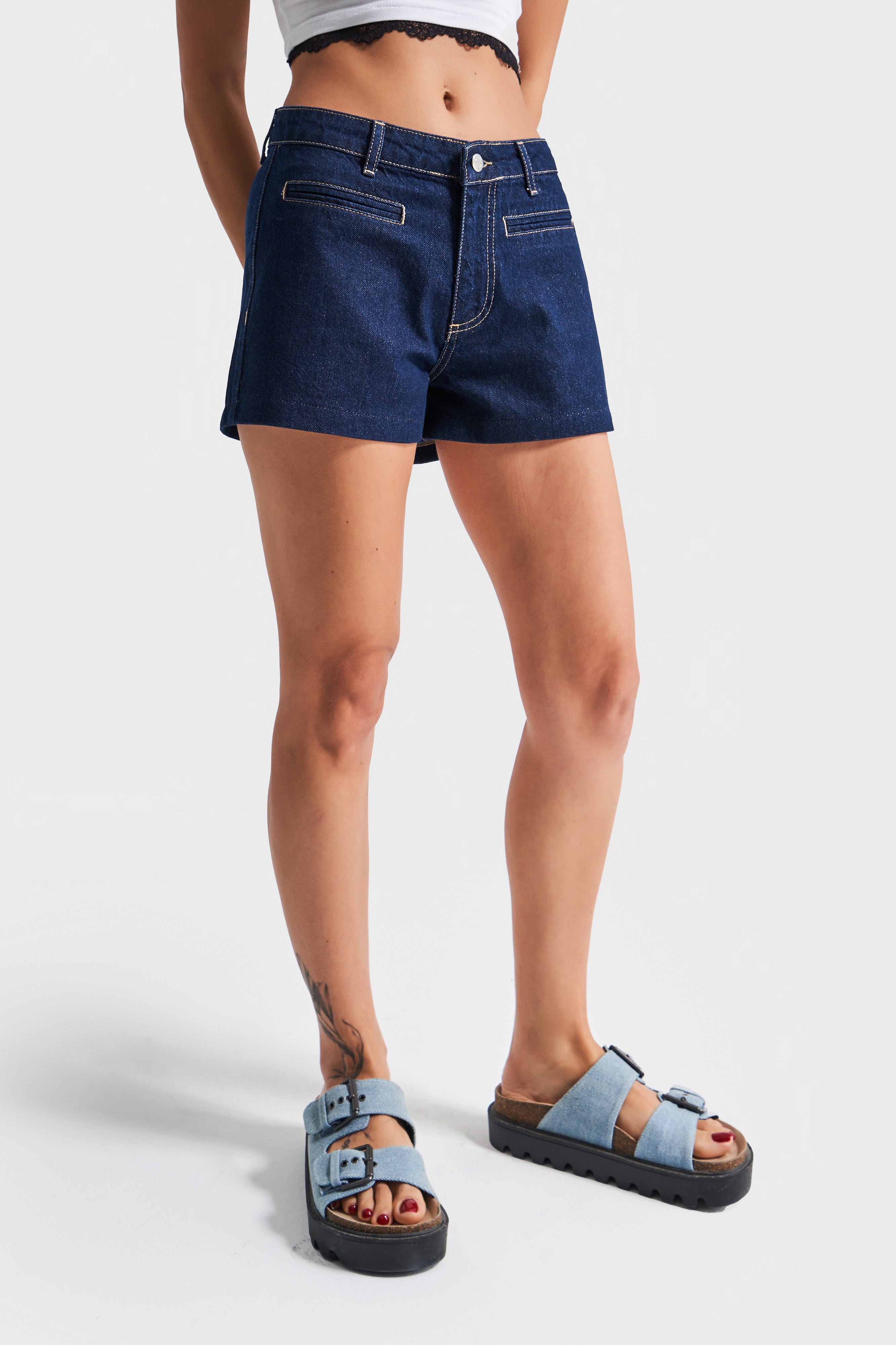 Kadın İndigo Renk 7s5-50 Midi Boy Önden Cepli Rahat Kesim %100 Koton Denim Şort