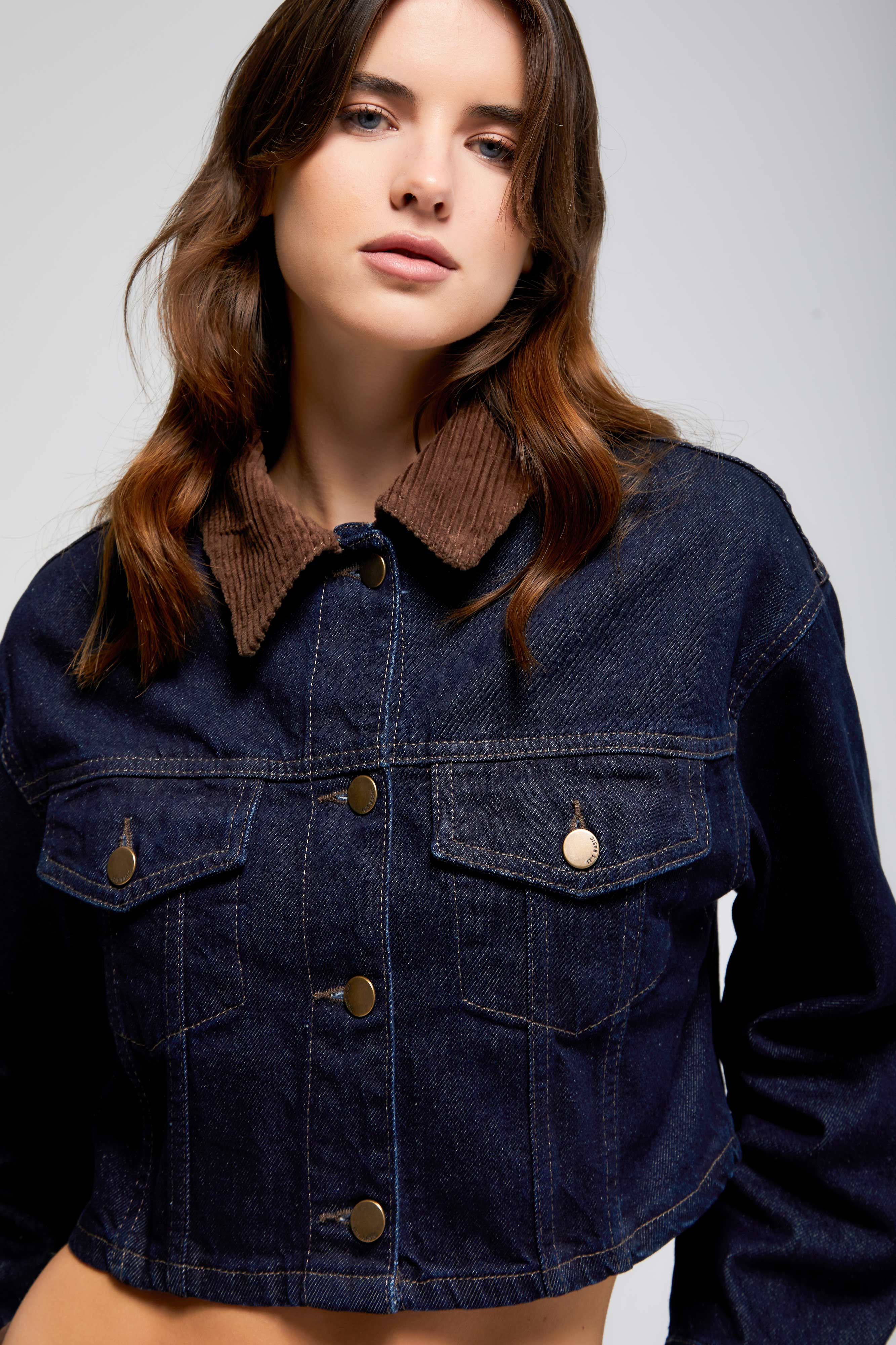 Kadın İndigo Renk 7w5-50 Crop Fit Yaka Detaylı Tasarım Denim Ceket