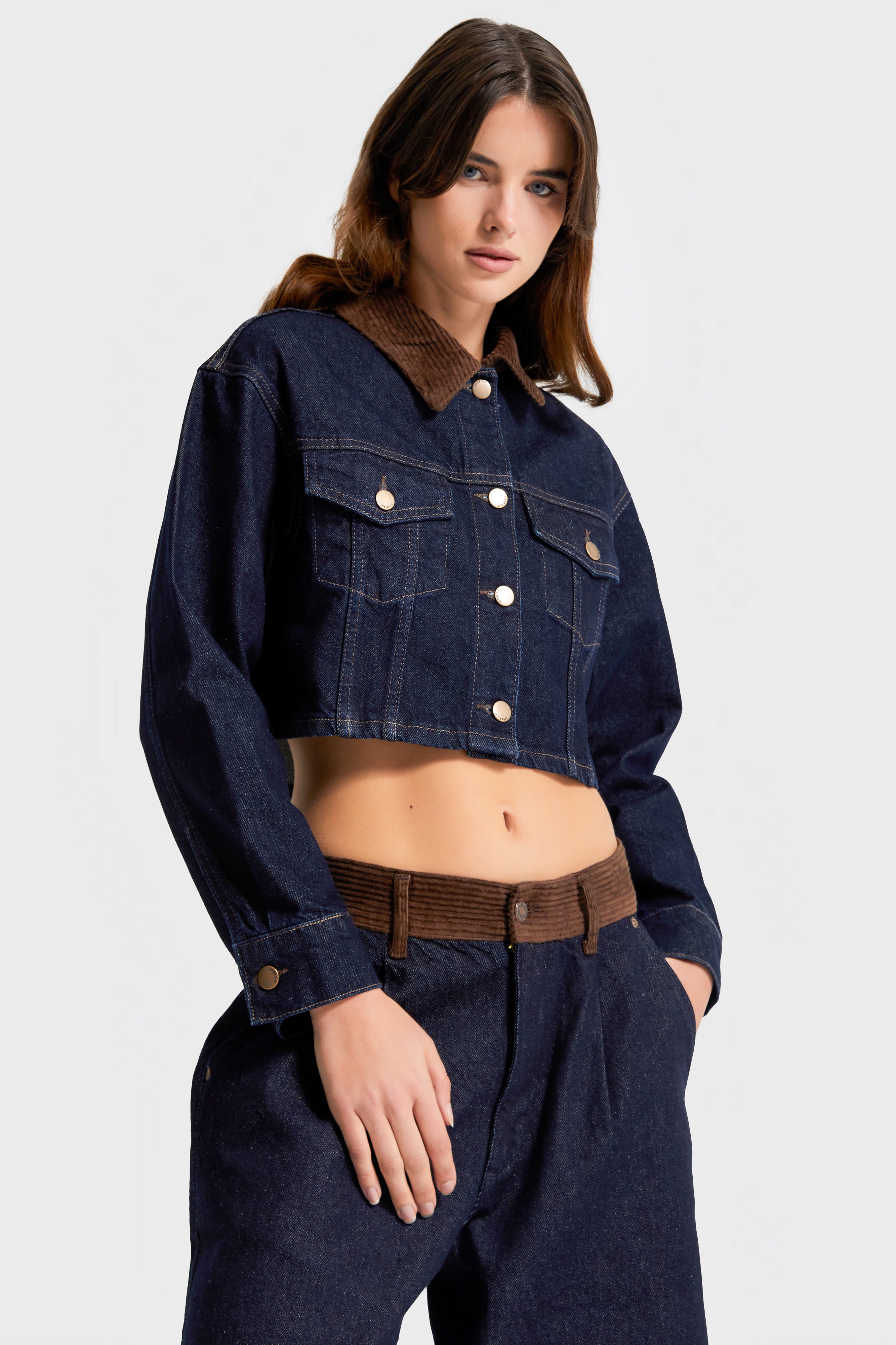 Kadın İndigo Renk 7w5-50 Crop Fit Yaka Detaylı Tasarım Denim Ceket