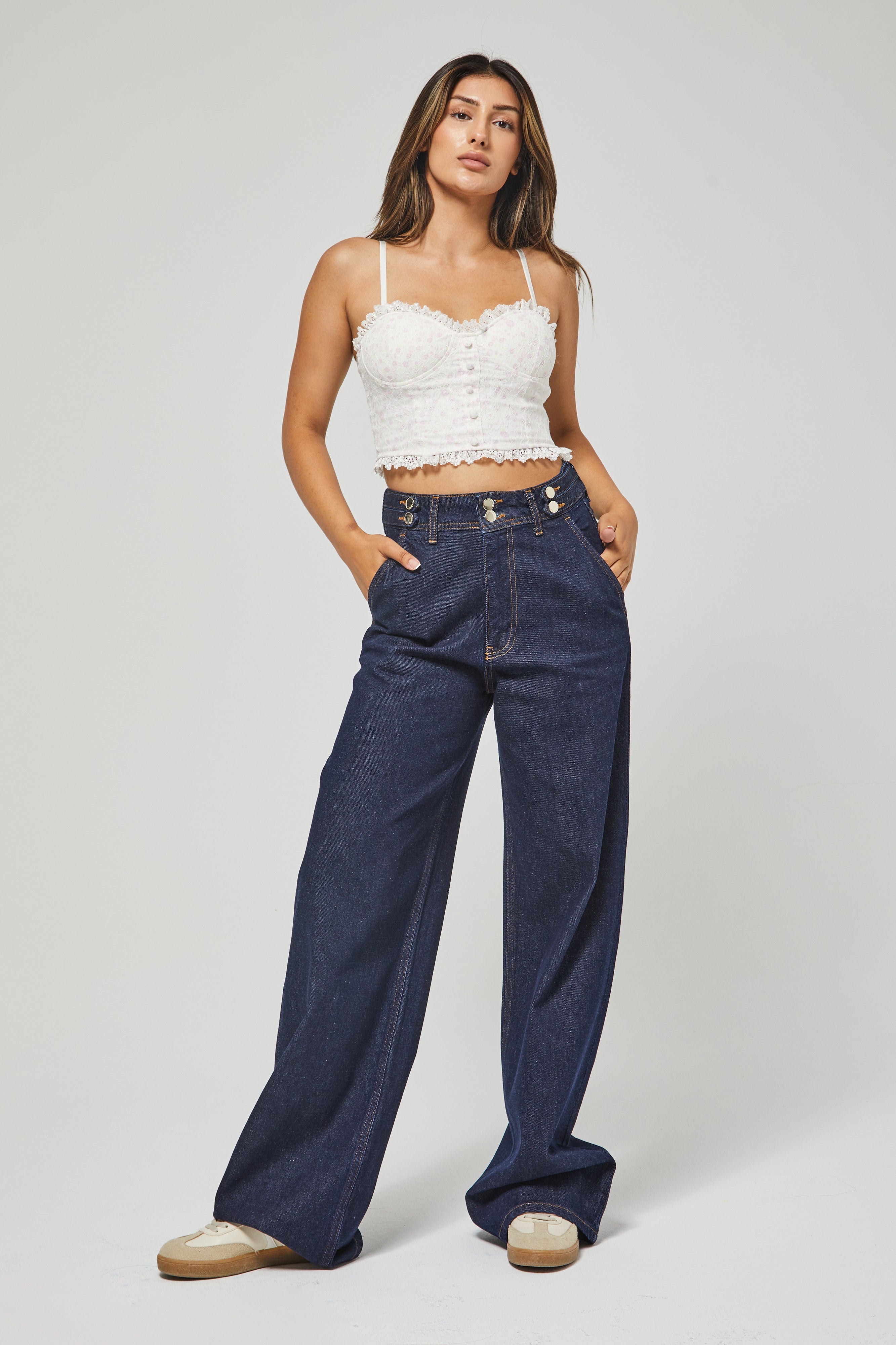 Dames indigokleur 7w5-50 met riemdetail en wijde pijpen, 100% katoenen denimjeans