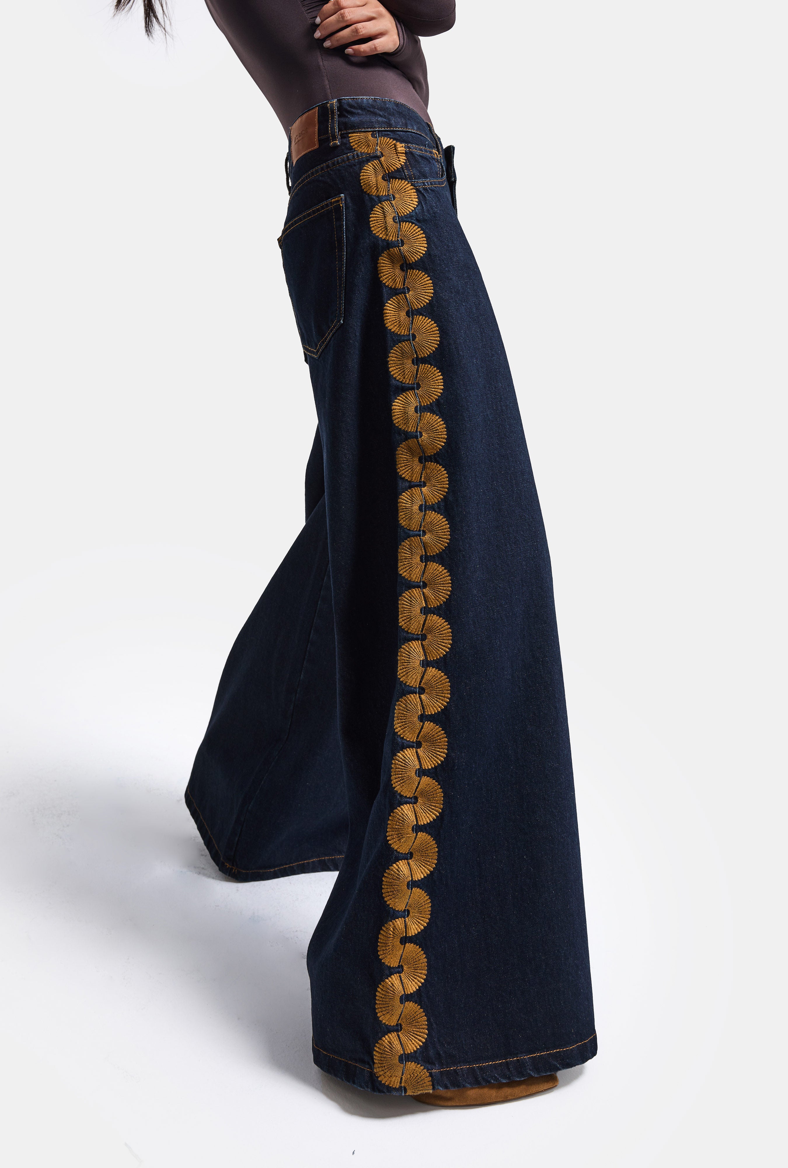 Kadın İndigo Selvedge 36w6-124 Palazzo Elephant Leg Nakış Detaylı Özel Tasarım Denim Jean