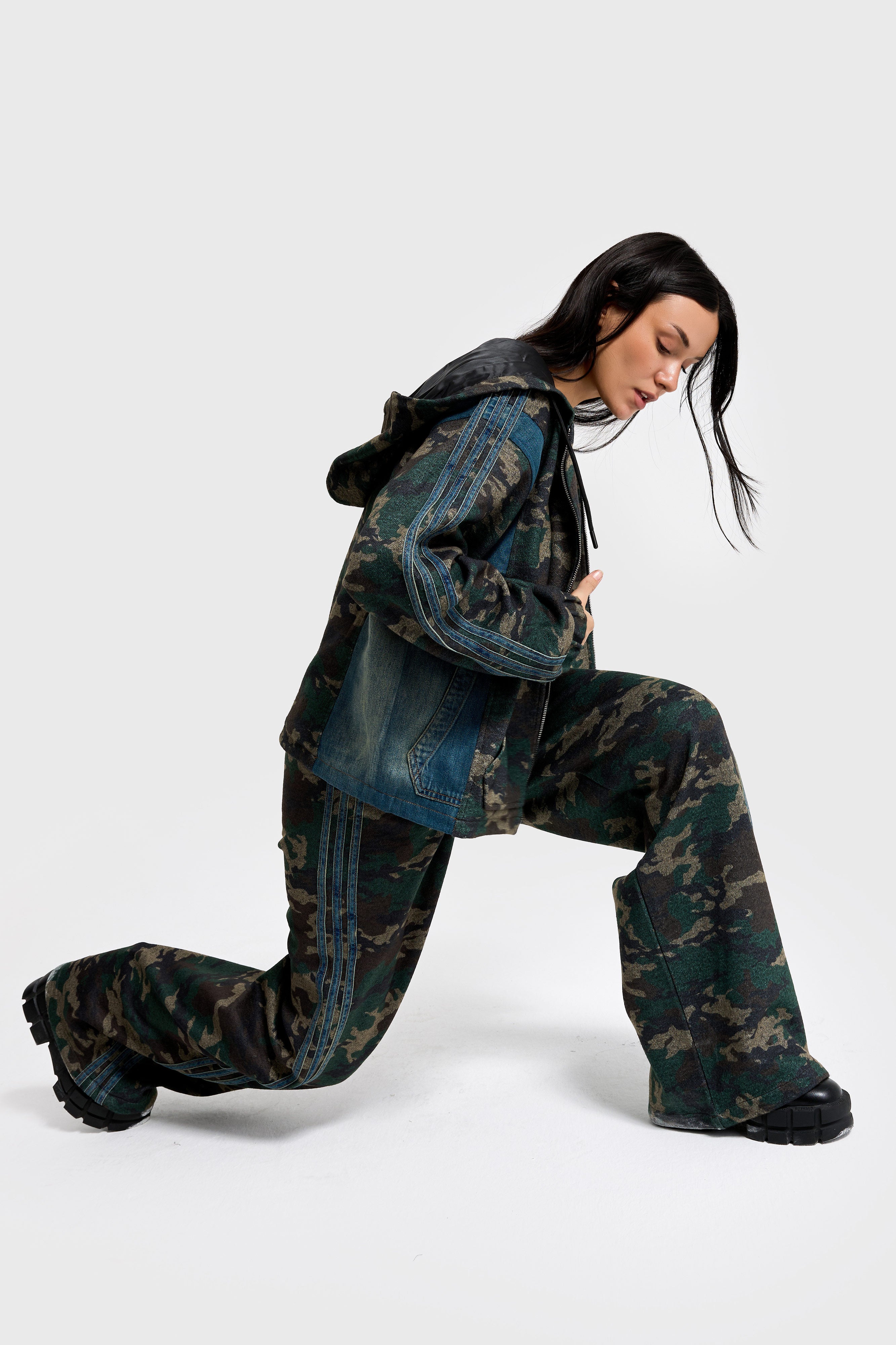 Kadın Kamuflaj Denim Karışımlı Bol Kesim Kapüşonlu Özel Tasarım Mont Ceket