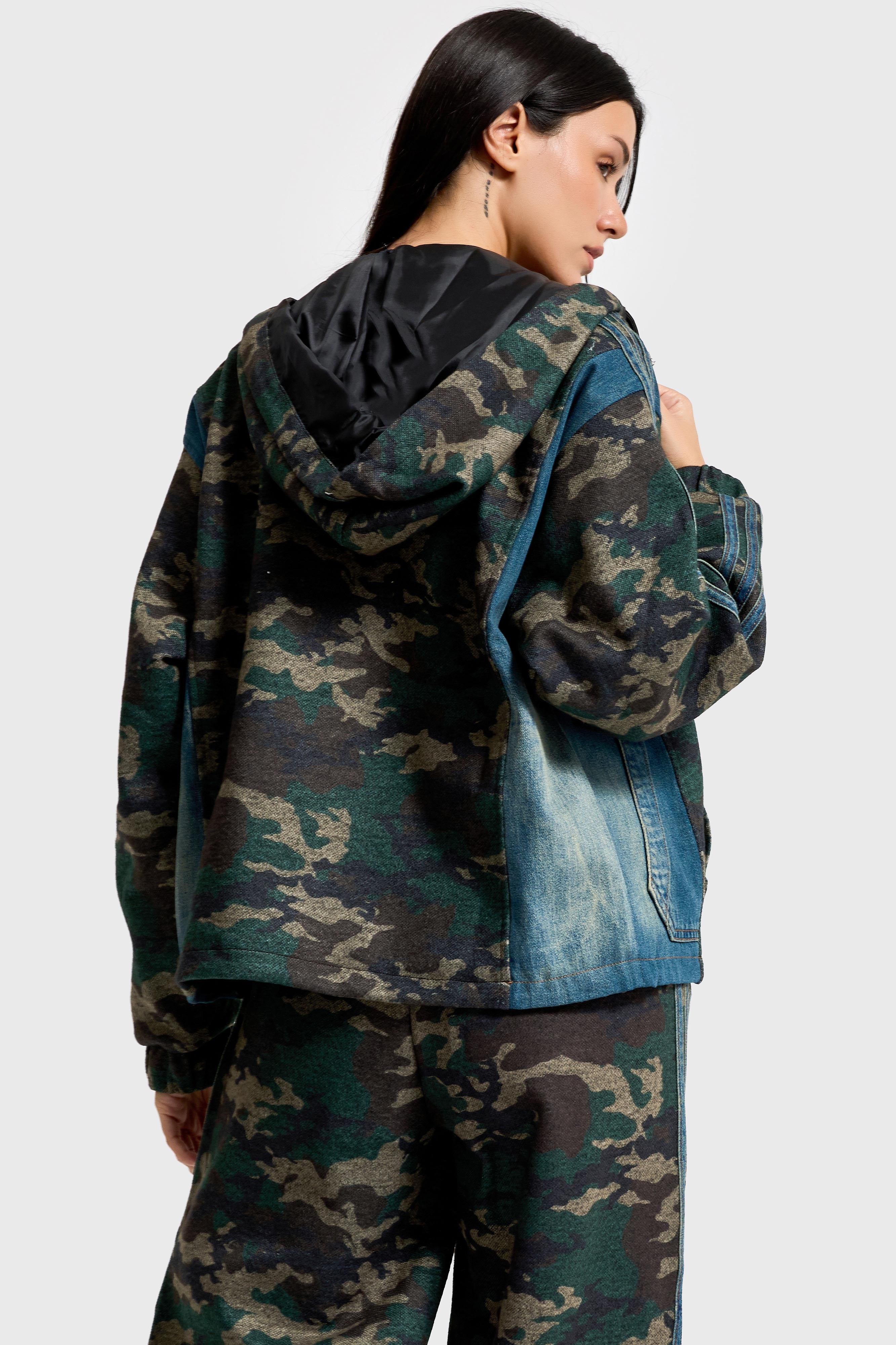 Kadın Kamuflaj Denim Karışımlı Bol Kesim Kapüşonlu Özel Tasarım Mont Ceket