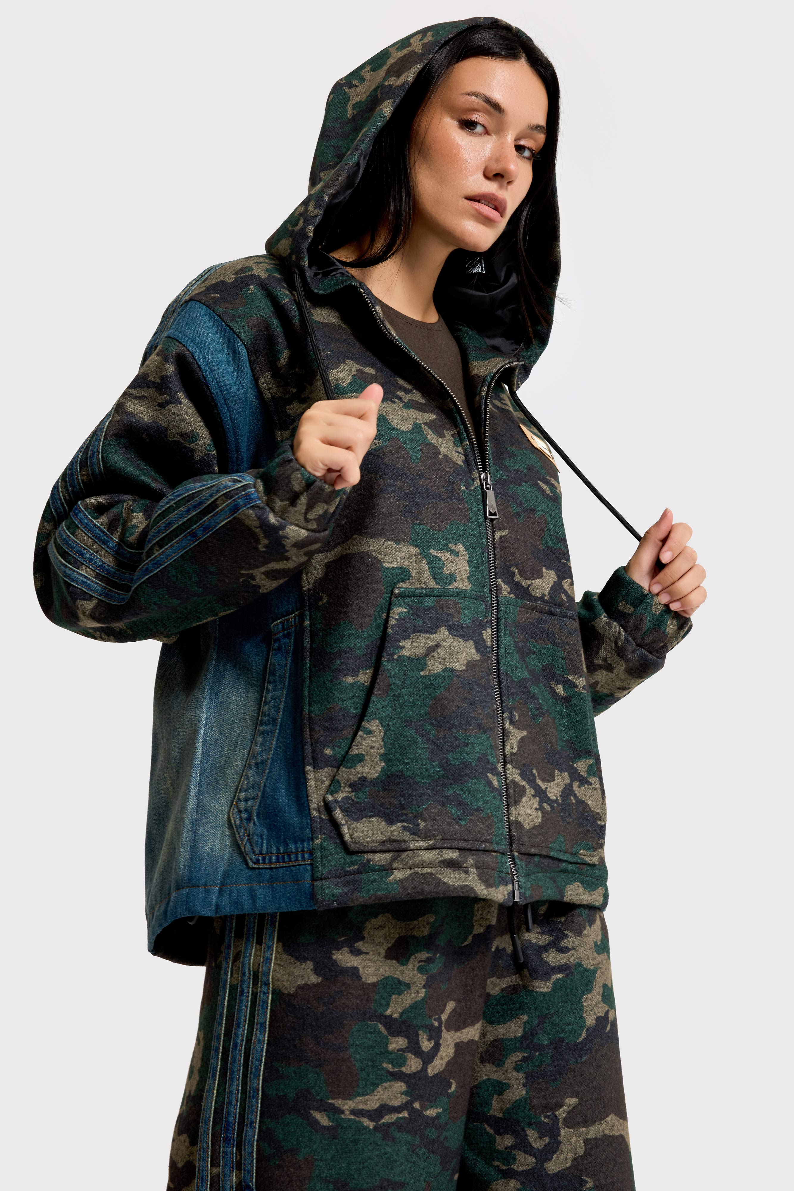 Kadın Kamuflaj Denim Karışımlı Bol Kesim Kapüşonlu Özel Tasarım Mont Ceket