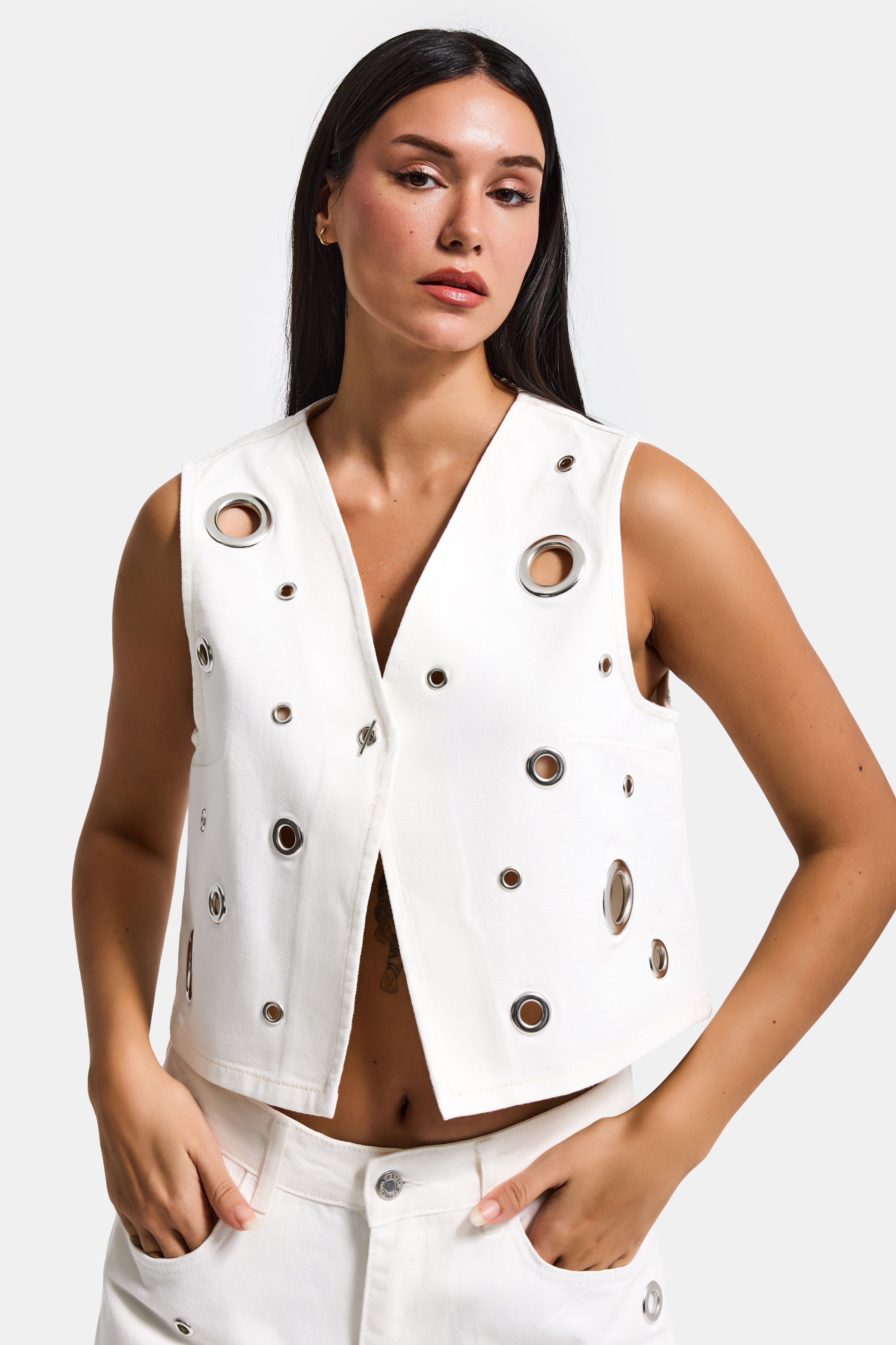 Kadın Kırık Beyaz 7s6-101 Crop Kuş Gözü Detaylı Özel Tasarım Denim Yelek