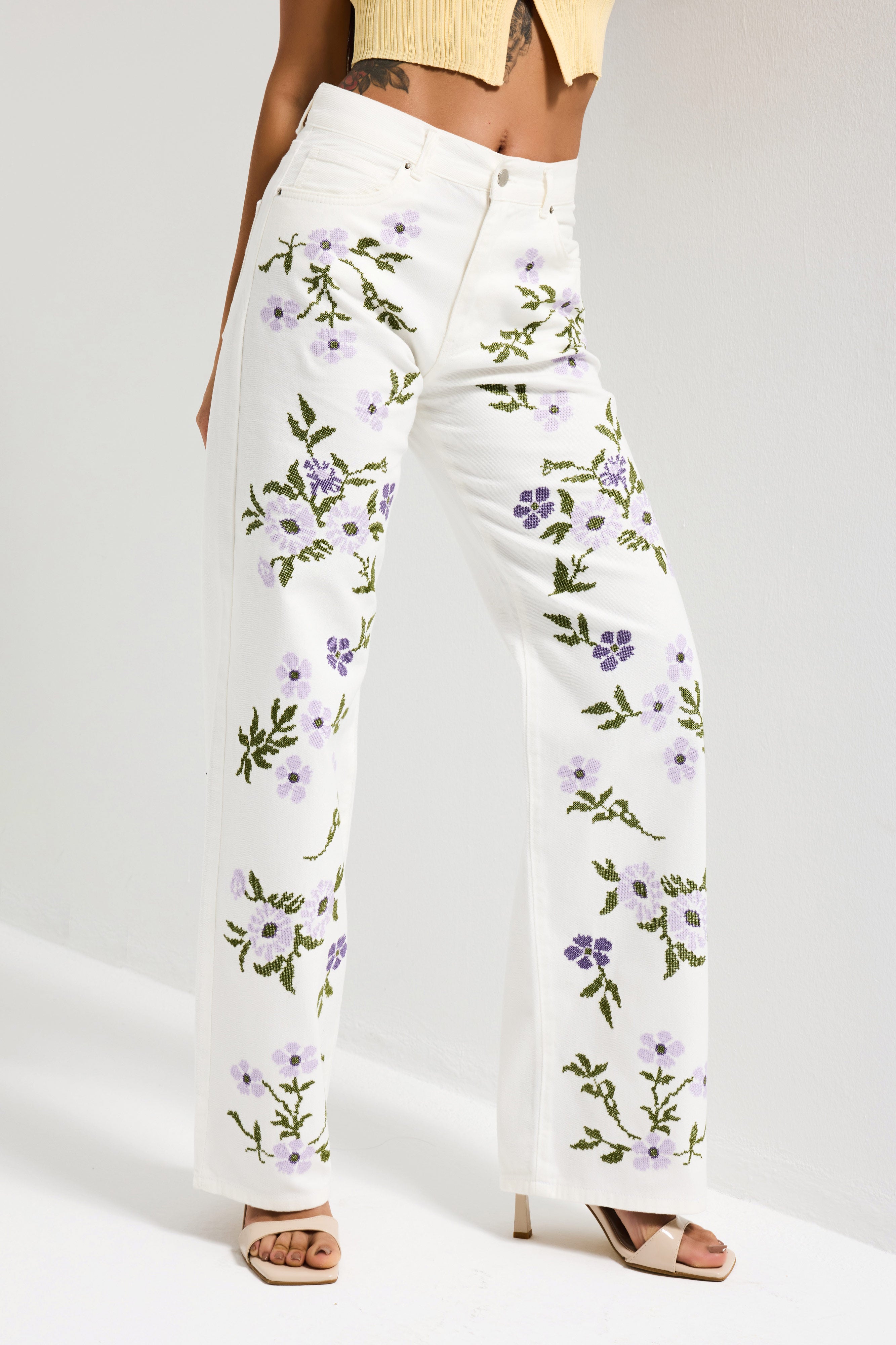 Kadın Kırık Beyaz 7s6-101 Loose Fit Çiçek Desen Nakışlı Özel Tasarım Denim Jean
