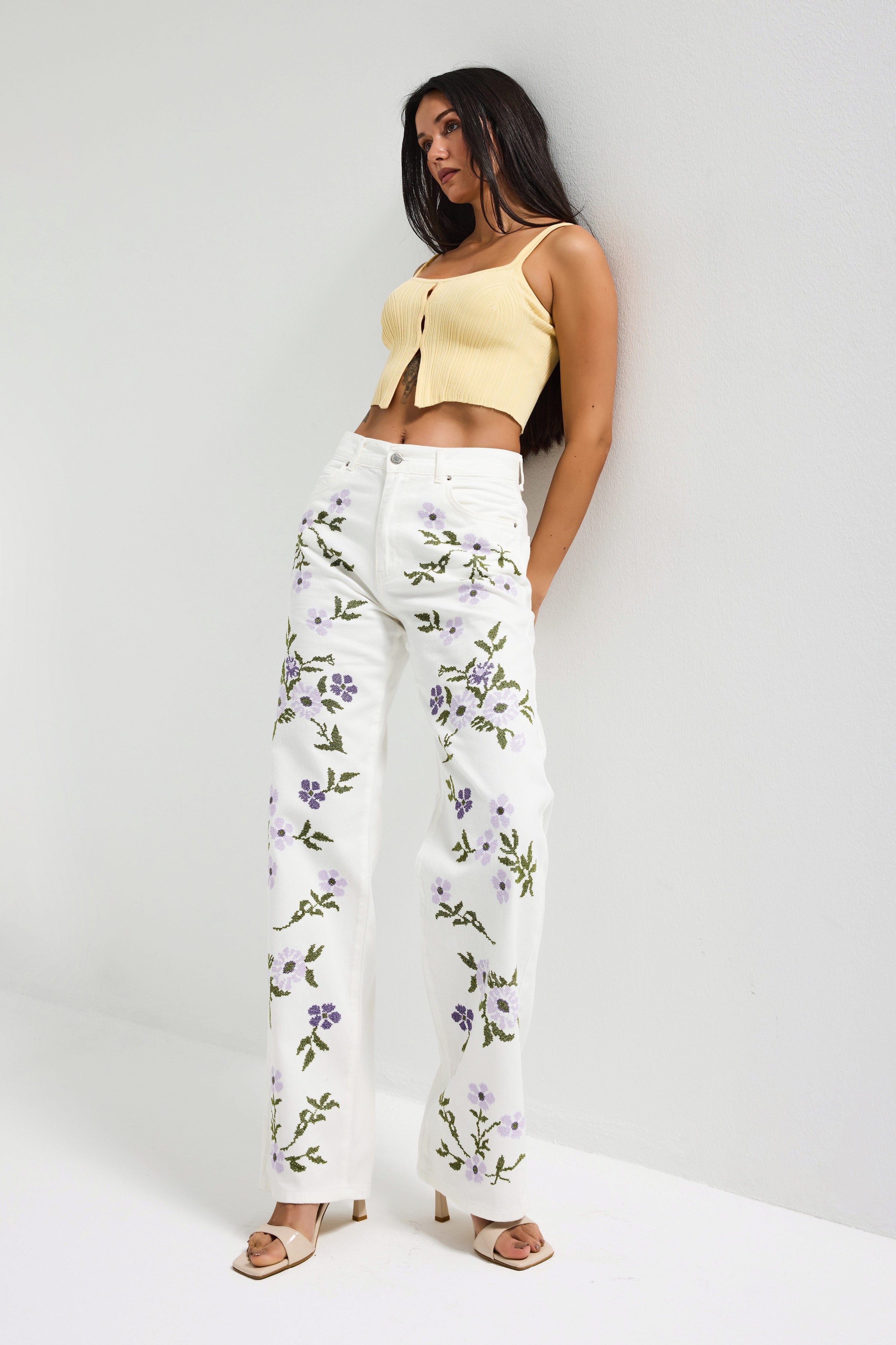 Kadın Kırık Beyaz 7s6-101 Loose Fit Çiçek Desen Nakışlı Özel Tasarım Denim Jean