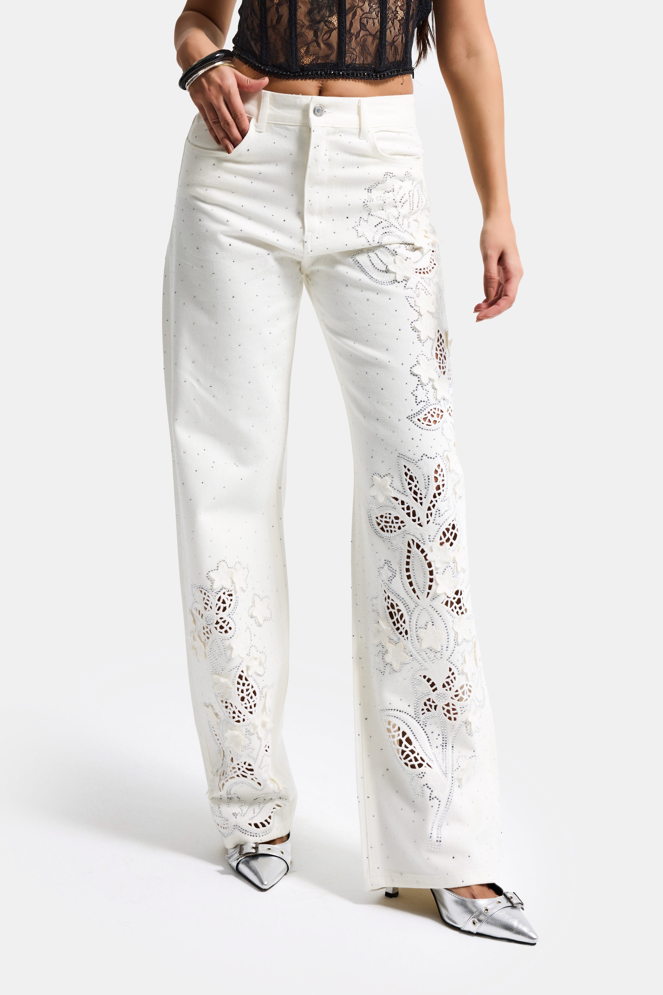 Kadın Kırık Beyaz T-7s6-101 Loose Fit Nakış ve Dantel Detaylı Özel Tasarım Denim Jean