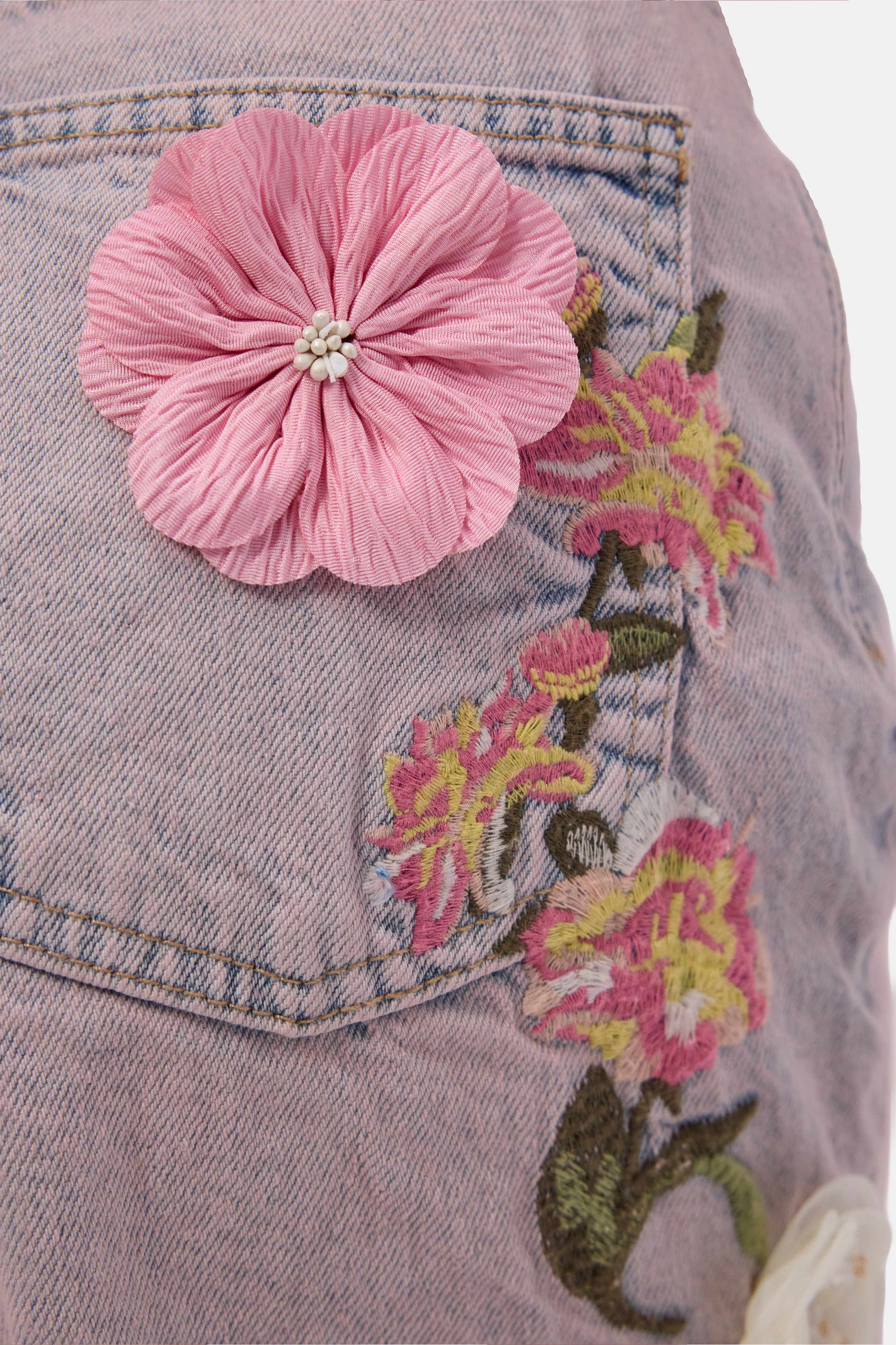 Kadın Kot Pembe 4s6-89 Mom Relax Gül ve Nakış Detaylı Özel Tasarım Denim Şort