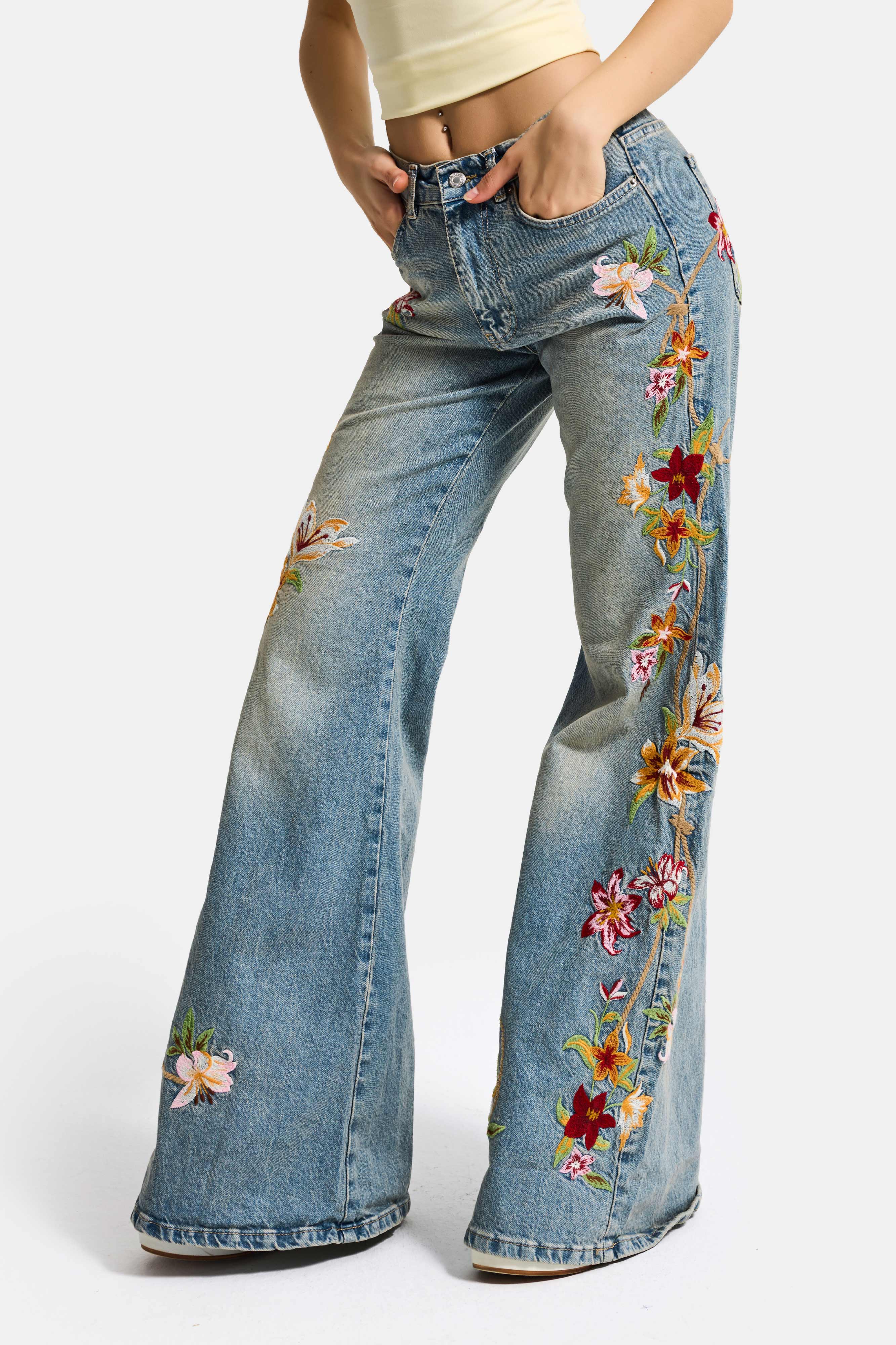 Kadın Kot Rengi 4s6-32 Flare Fit Beli Lastikli Özel Çiçek Desen Nakışlı Tasarım Denim Jean