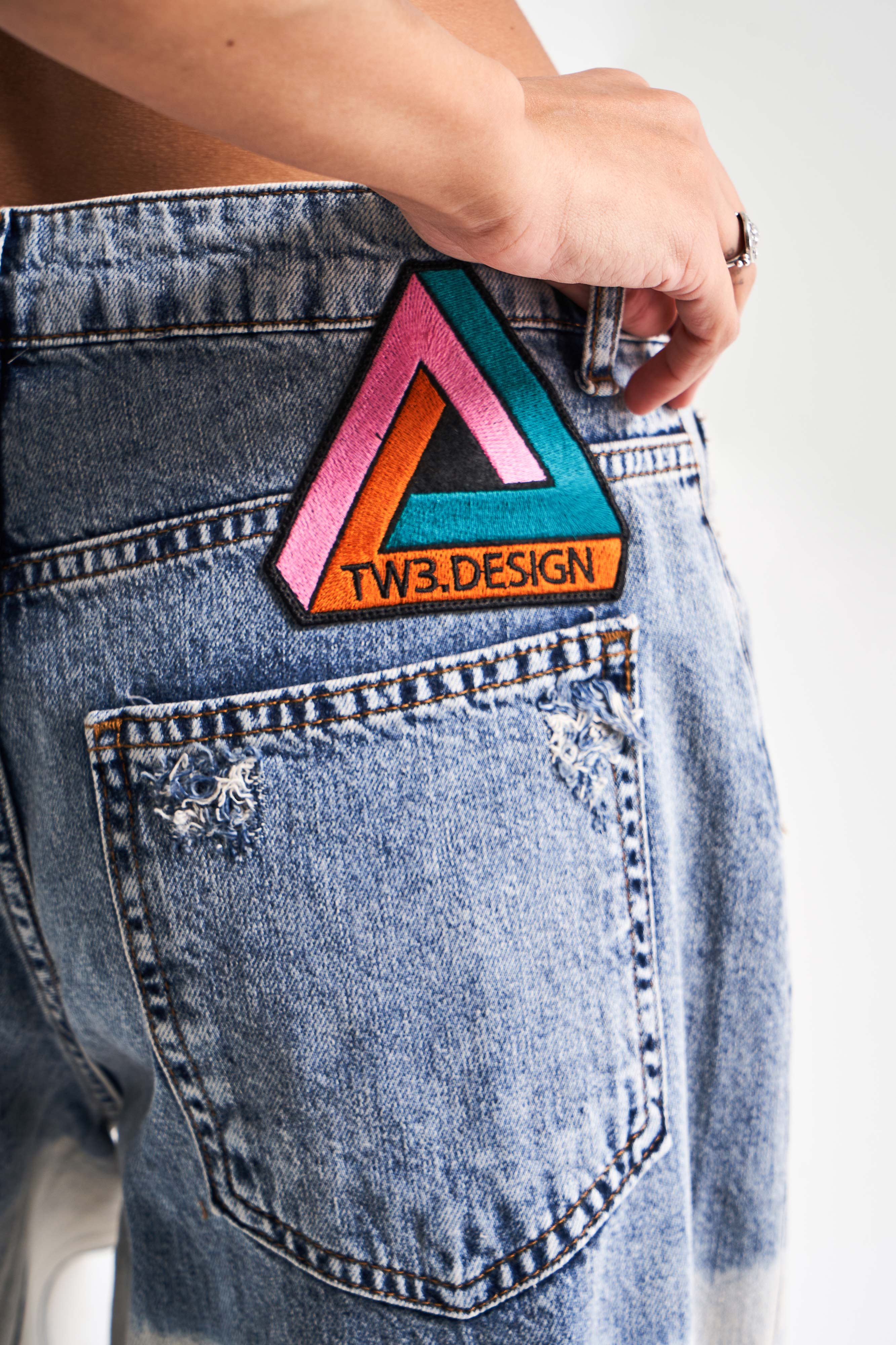 Kadın Kot Rengi Çift Renk Yırtık Detaylı Maxi Boy %100 Koton Tasarım Denim Bermuda Şort