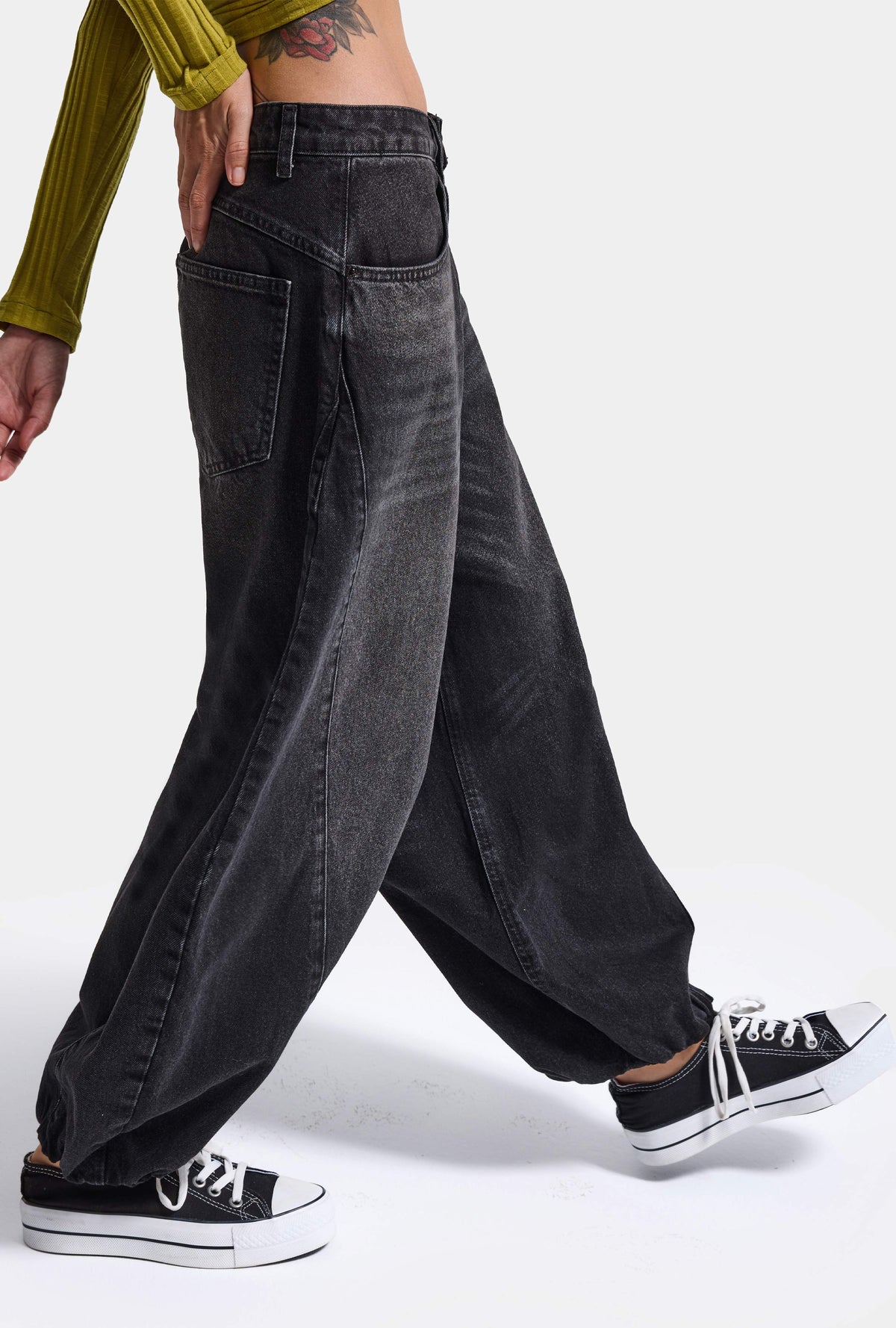 Kadın Koyu Füme 2w6-1 Barrel Jogger Paça Lastikli Denim Jean
