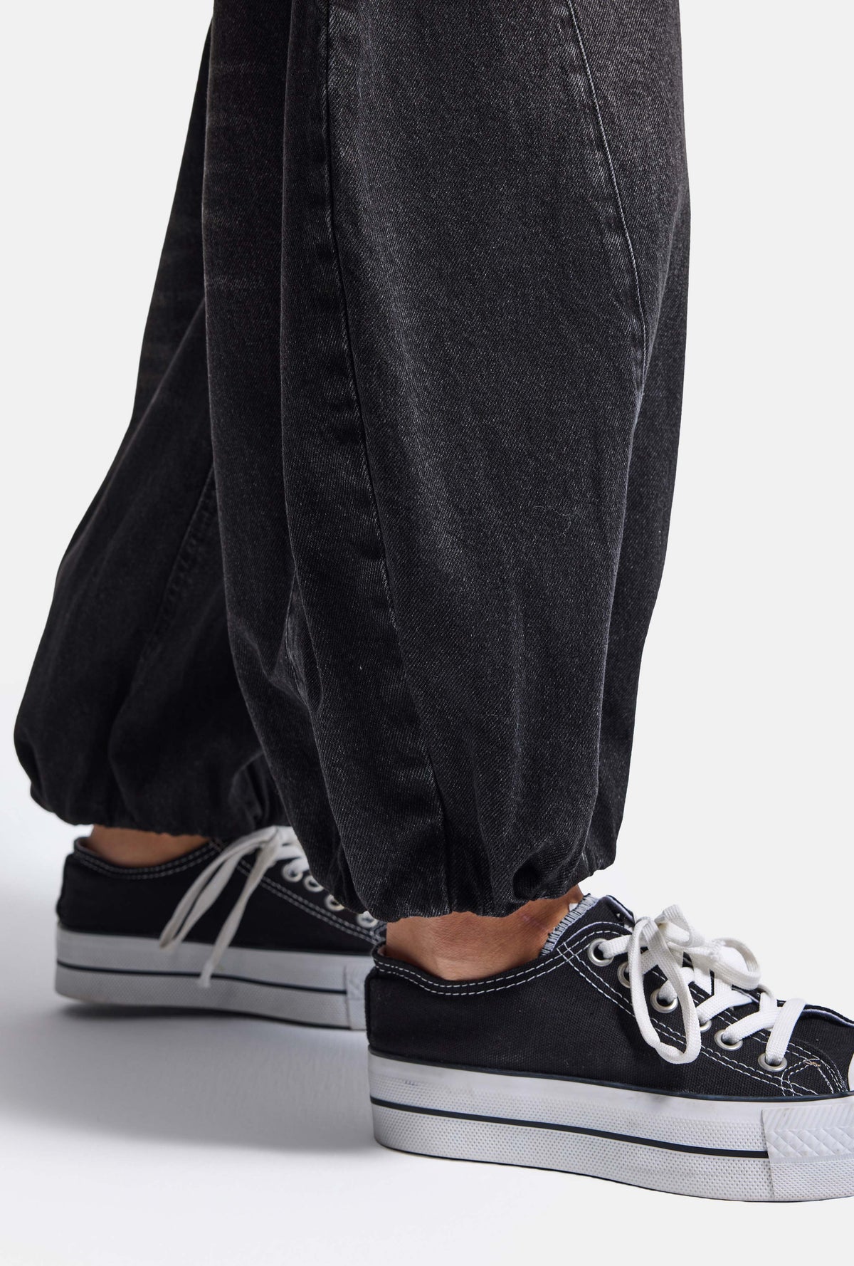 Kadın Koyu Füme 2w6-1 Barrel Jogger Paça Lastikli Denim Jean