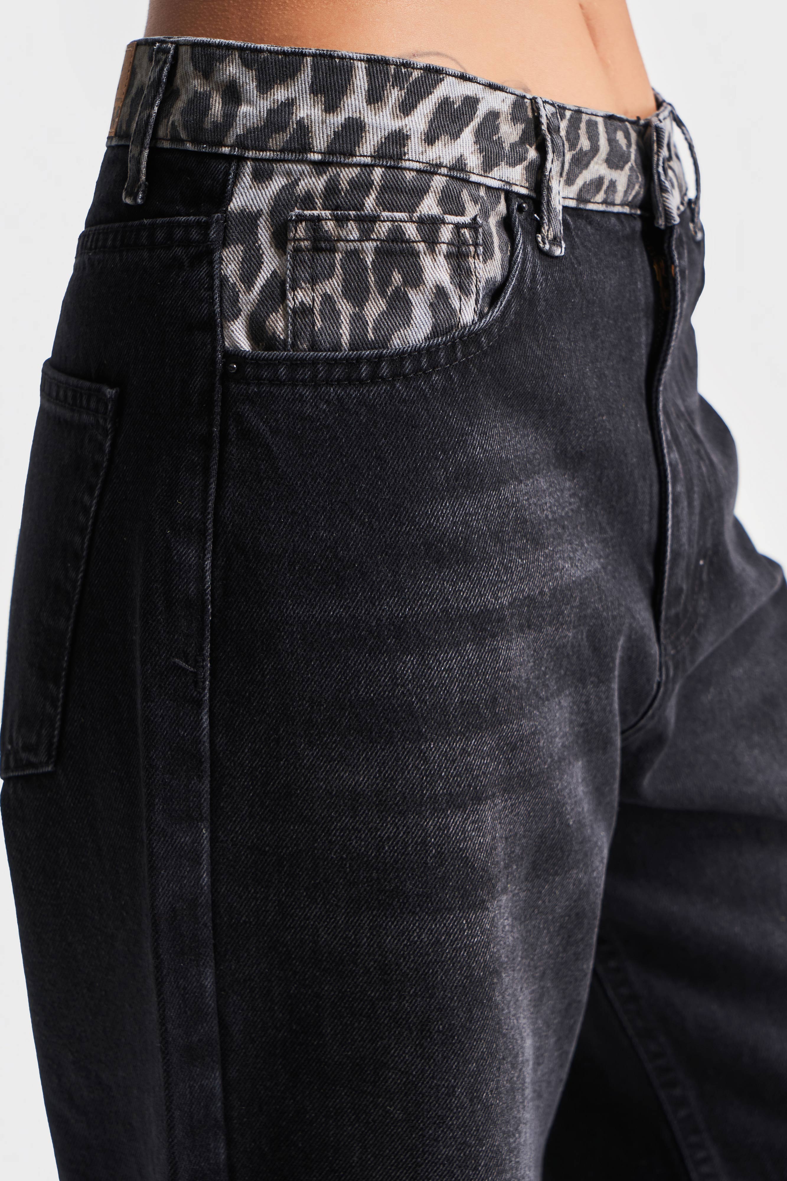 Women's Dark Smoke Color 2w41 Midrise Wideleg Leopard Print Denim