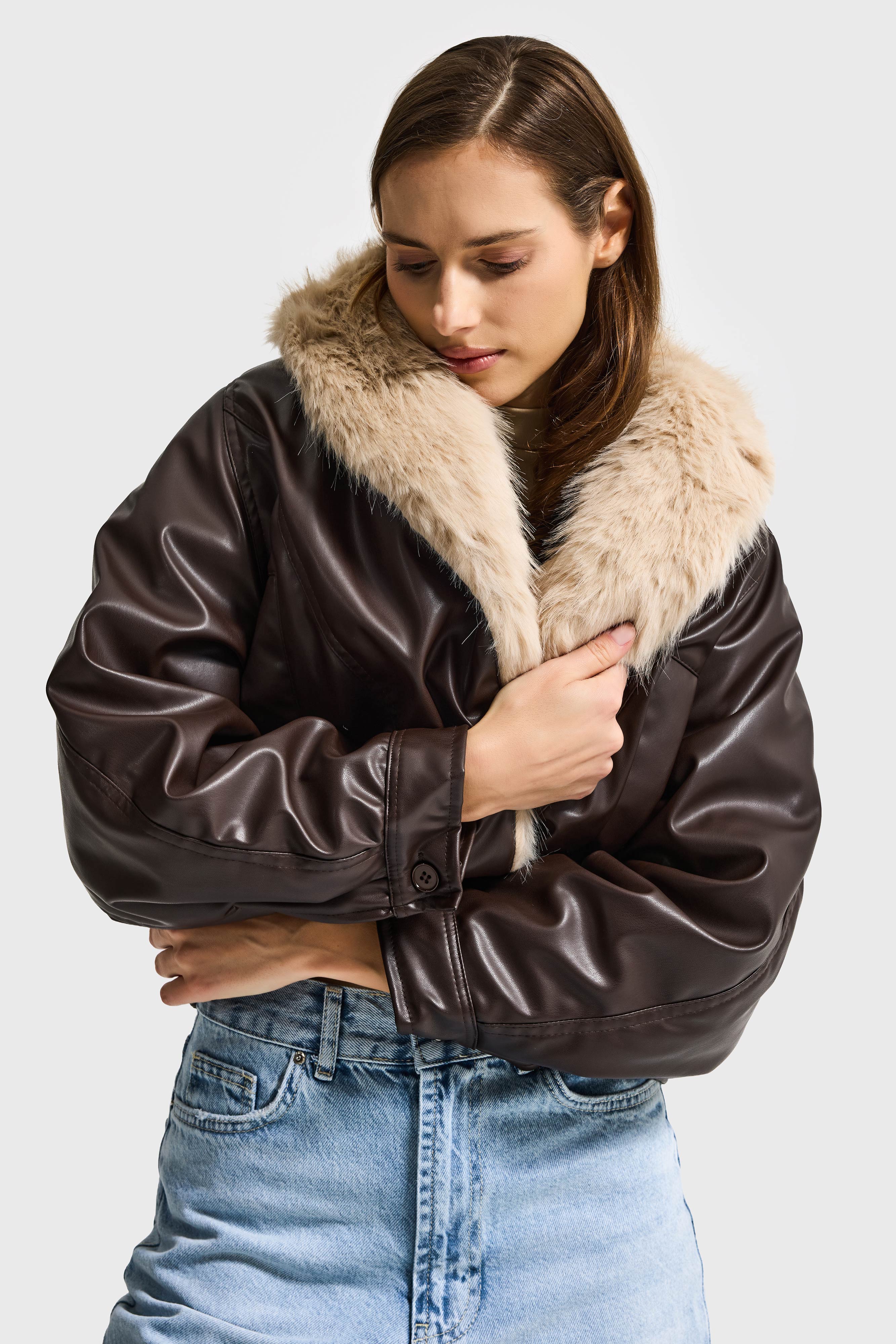 Kadın Koyu Kahve Kemer Boy Yakası Peluş İçi Astarlı Tasarım Suni Deri Mont