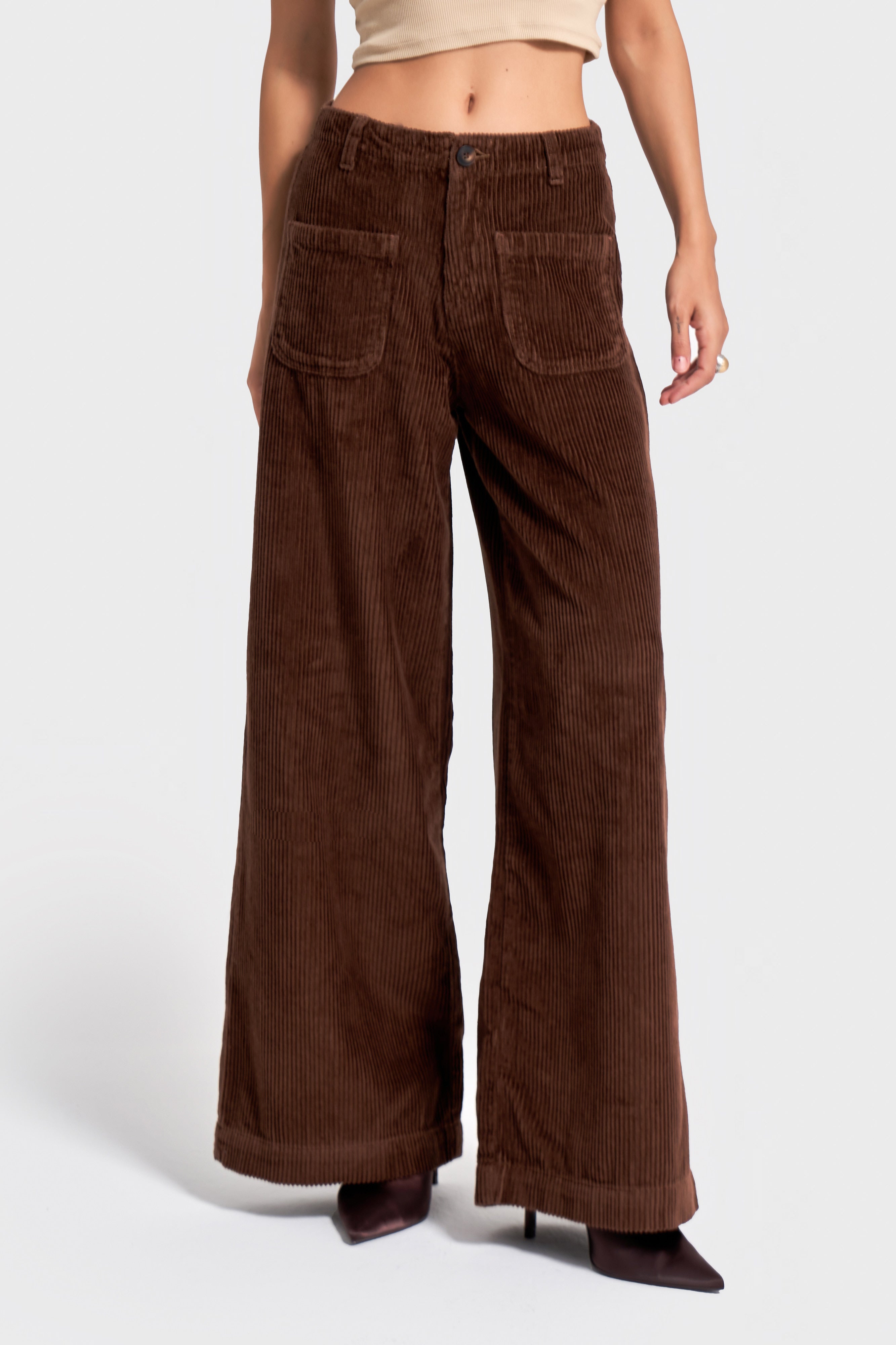 Kadın Koyu Kahve Renk 26w5-42 Palazzo Fit Cep Detaylı Kalın Fitilli Velvet Kadife Kumaş Pantolon