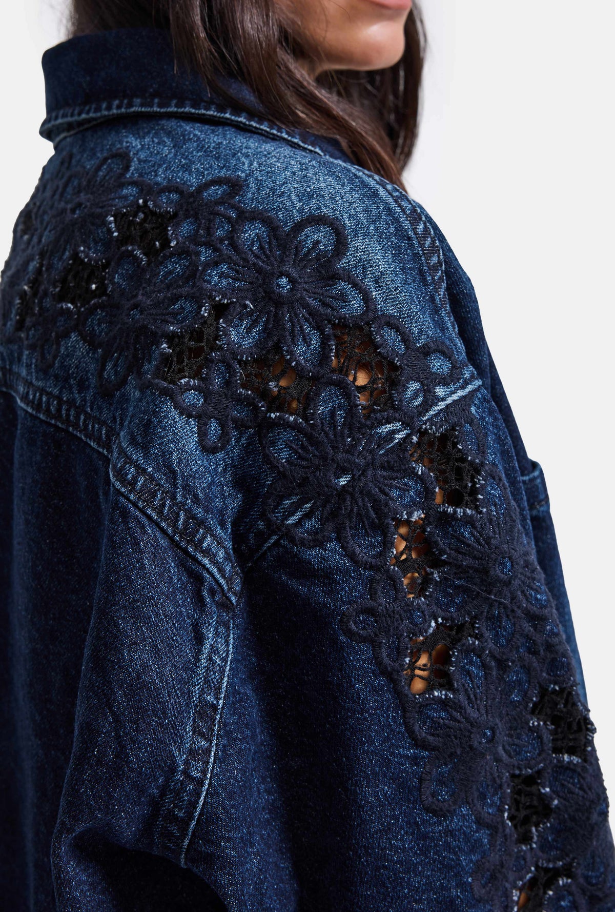 Kadın Koyu Kot 2w6-7 Dantel Nakış Detaylı Kemer Boy Özel Tasarım Denim Ceket