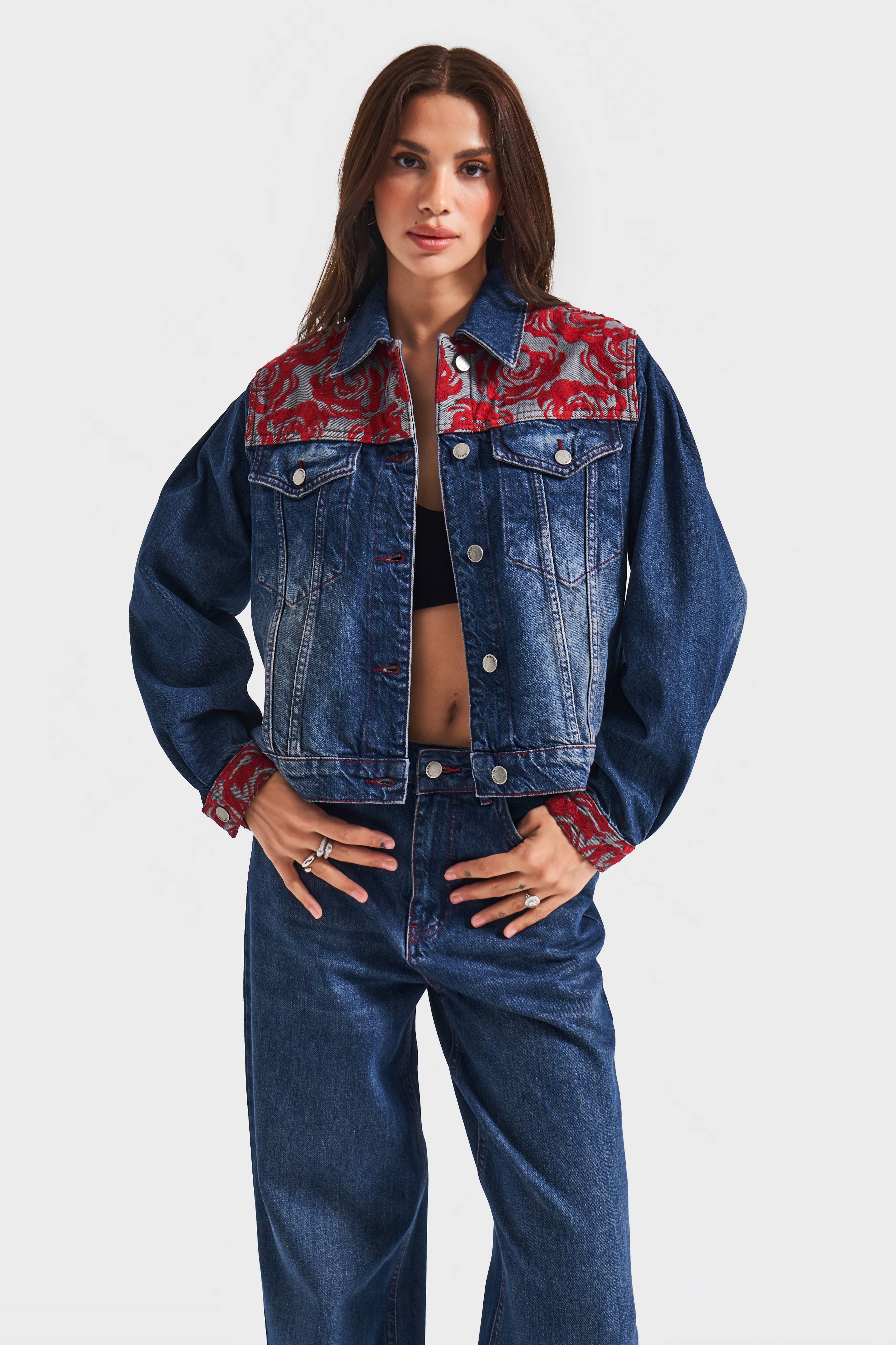 Kadın Koyu Kot Rengi 2w5-10 Özel Kırmızı Desen Nakışlı %100 Koton Tasarım Denim Ceket