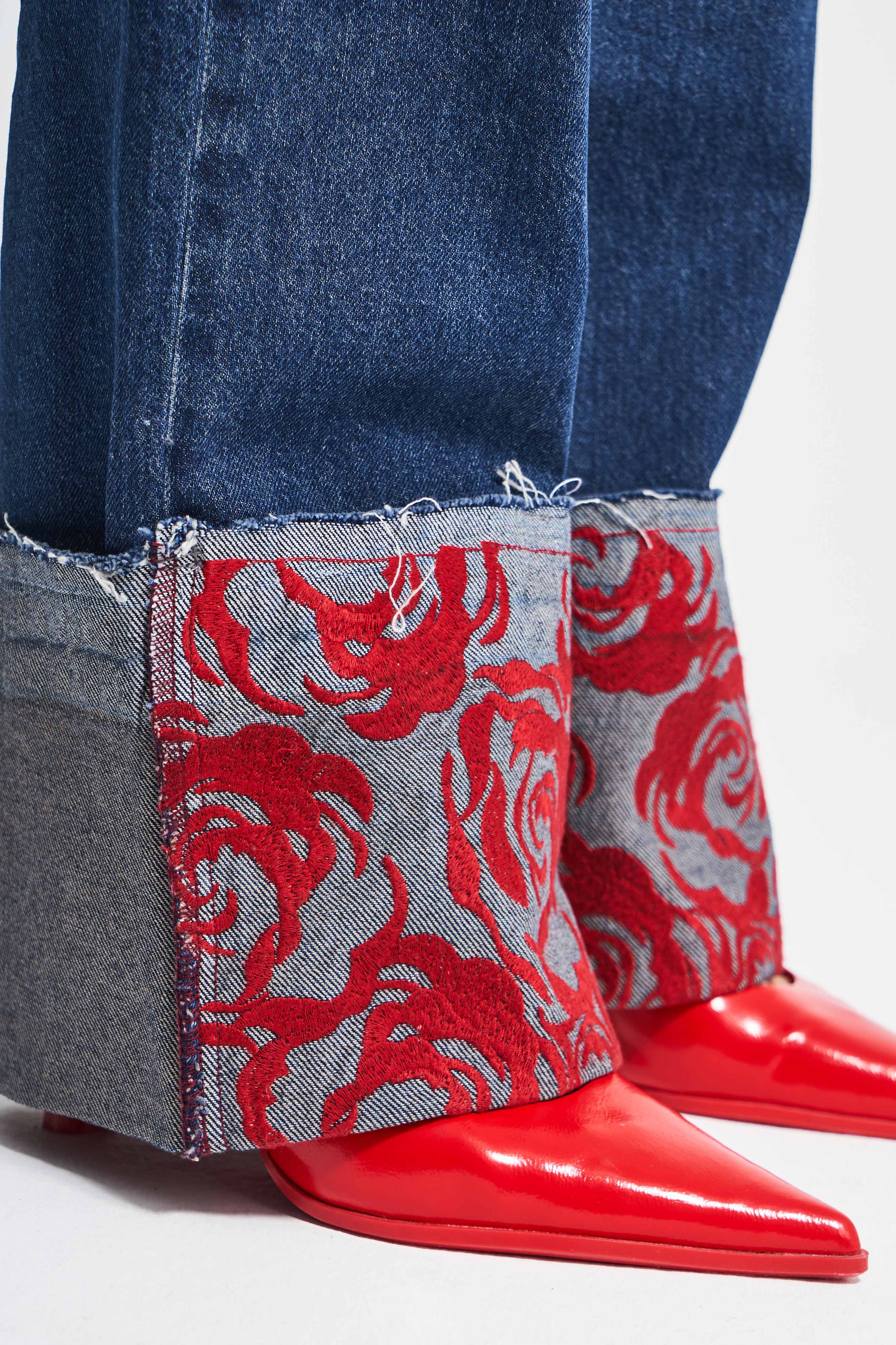 Kadın Koyu Kot Rengi 2w5-10 Straight Fit %100 Koton Paça Kırmızı Nakış Desenli Özel Tasarım Denim Jean