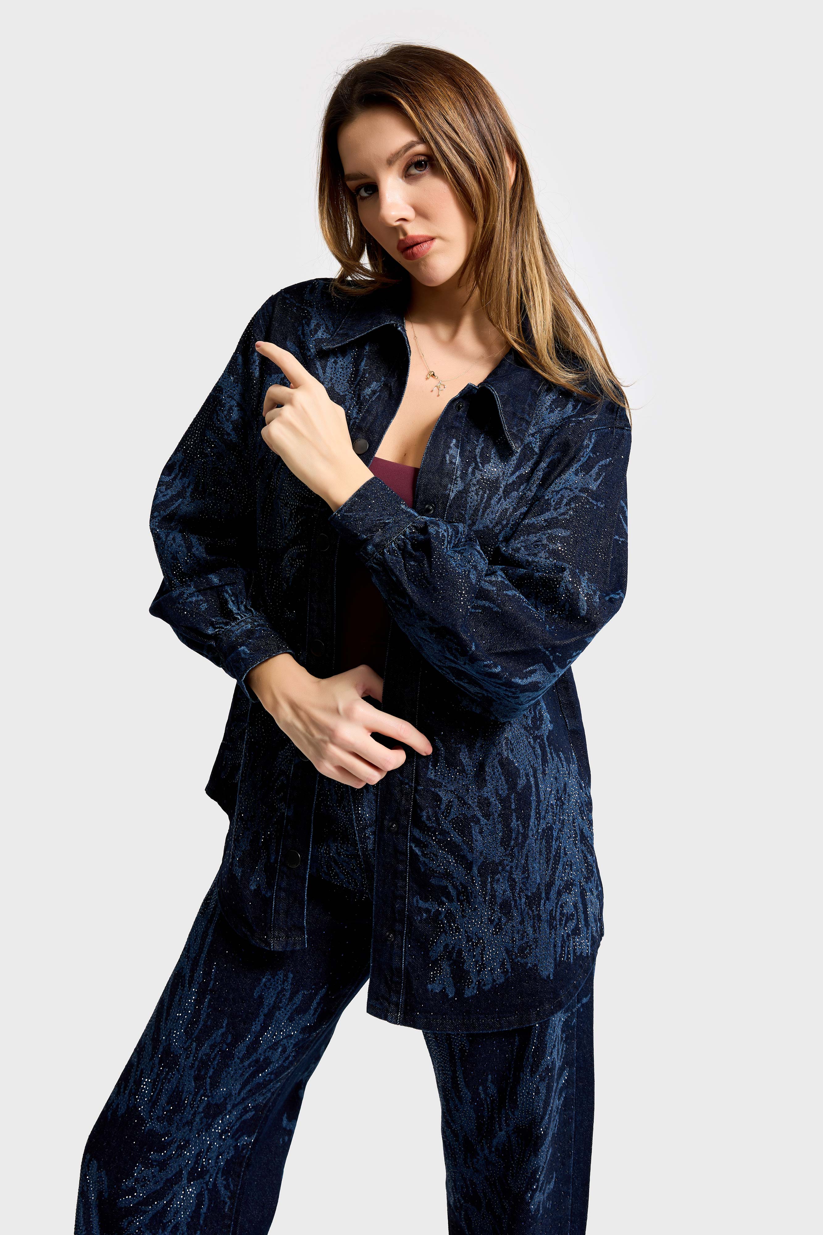 Kadın Koyu Kot Rengi 9s6-5 Oversize Parlak Taş Desen Detaylı Özel Tasarım Denim Ceket