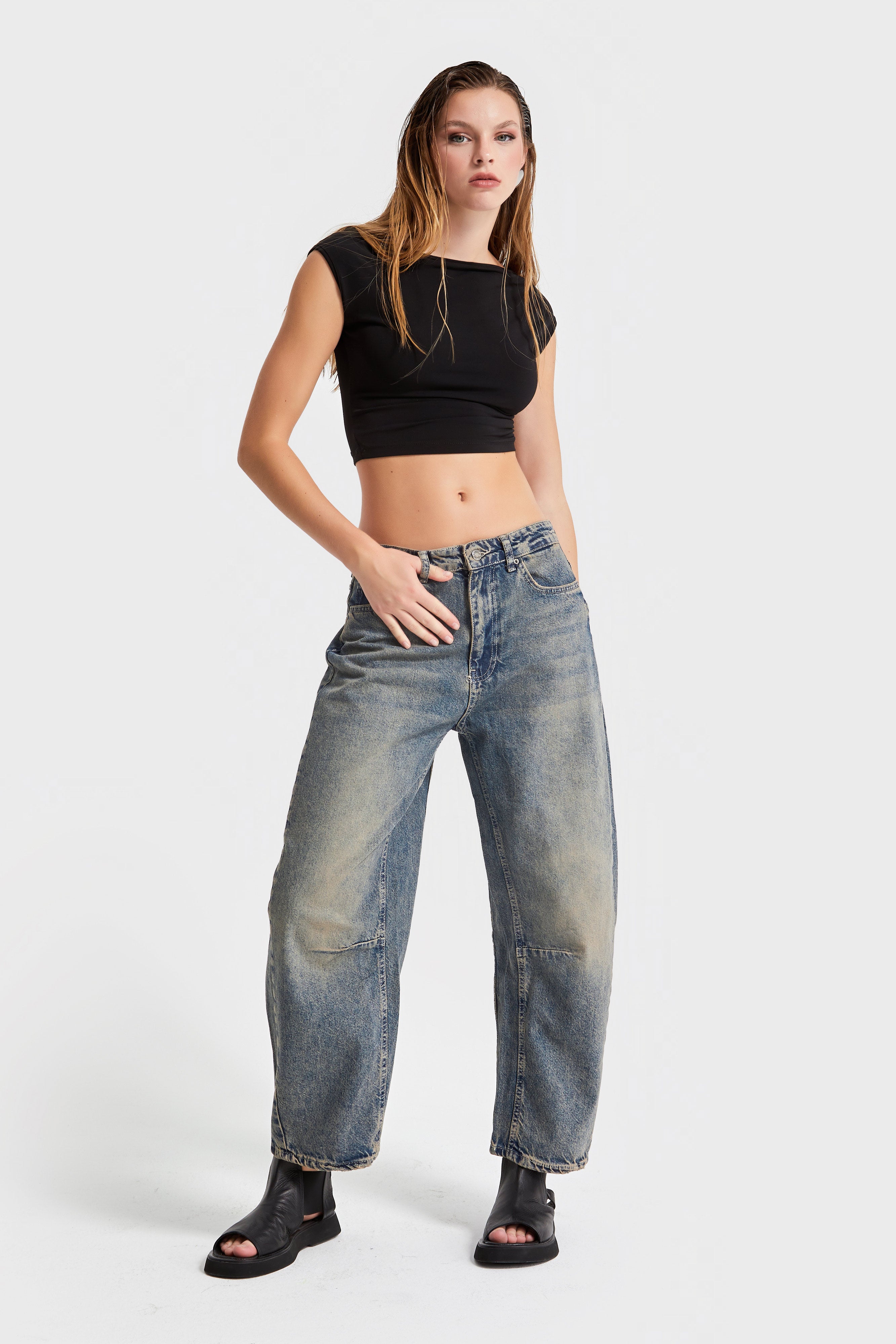 Women's Dark Tint 4w425 Color Moxie Low Fit Loose Cut Denim
