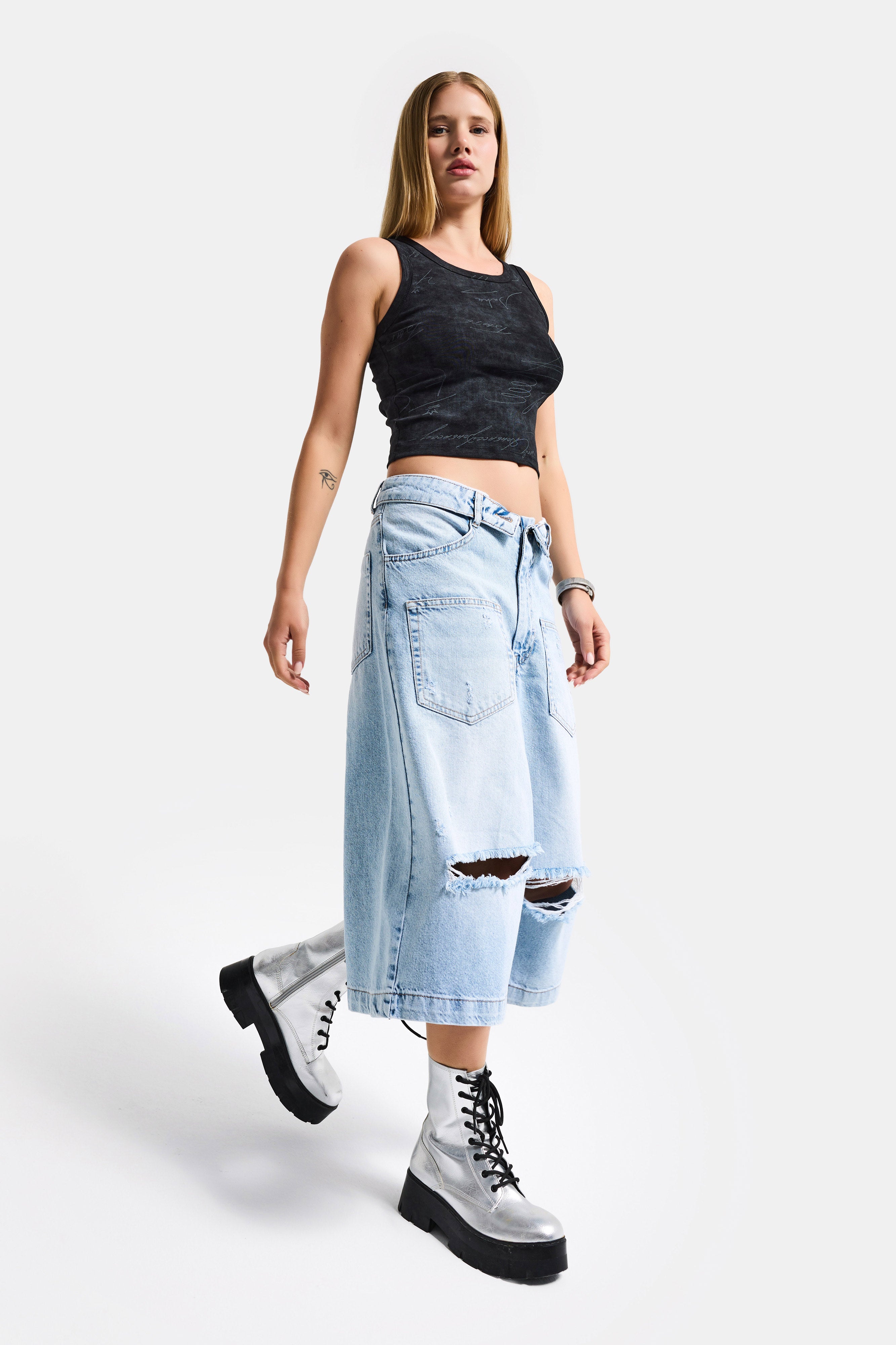 Kadın Mavi 12s6-3 Süper Baggy Fit Kemer Detaylı Maxi Boy Denim Şort