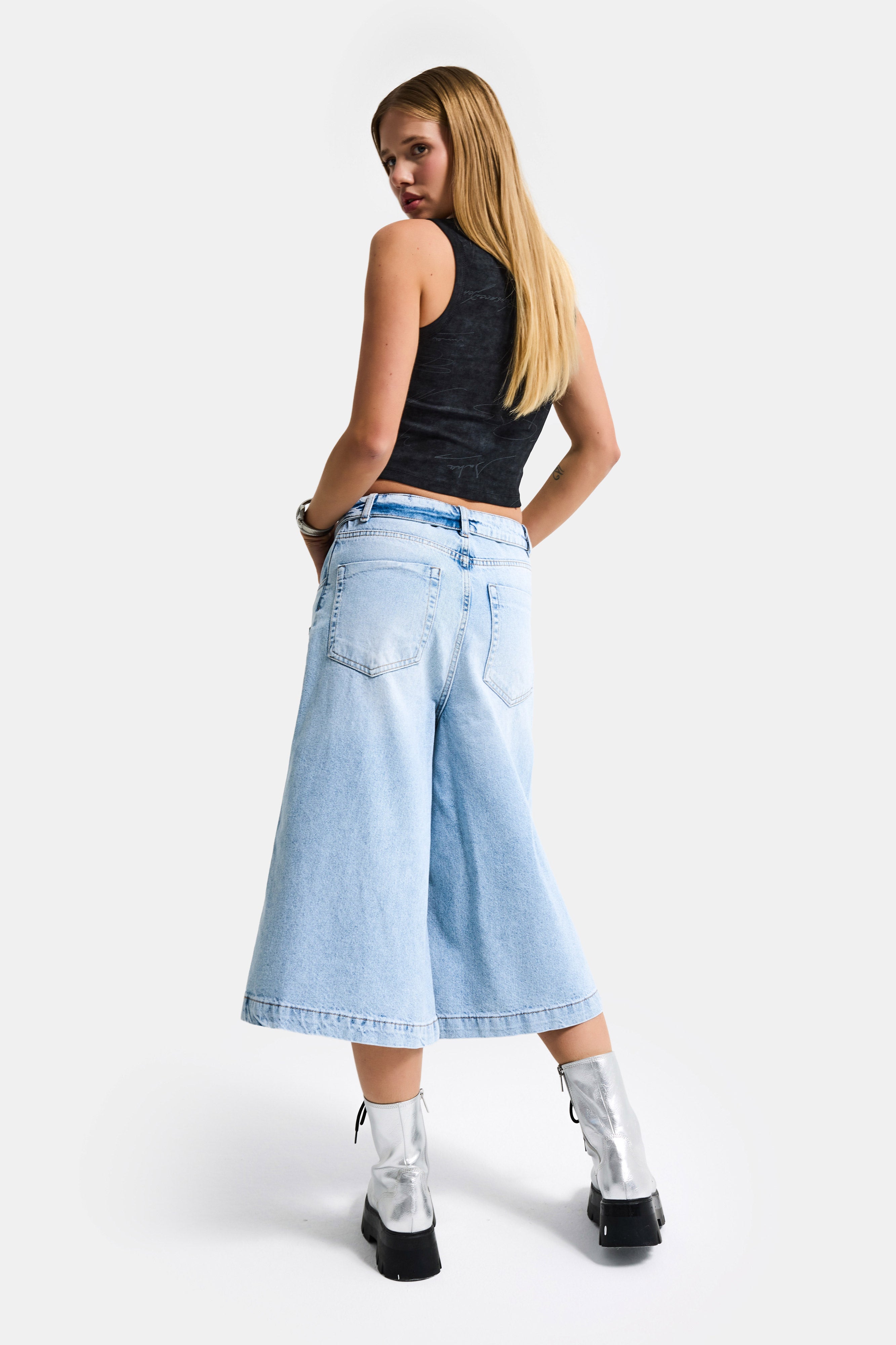 Kadın Mavi 12s6-3 Süper Baggy Fit Kemer Detaylı Maxi Boy Denim Şort