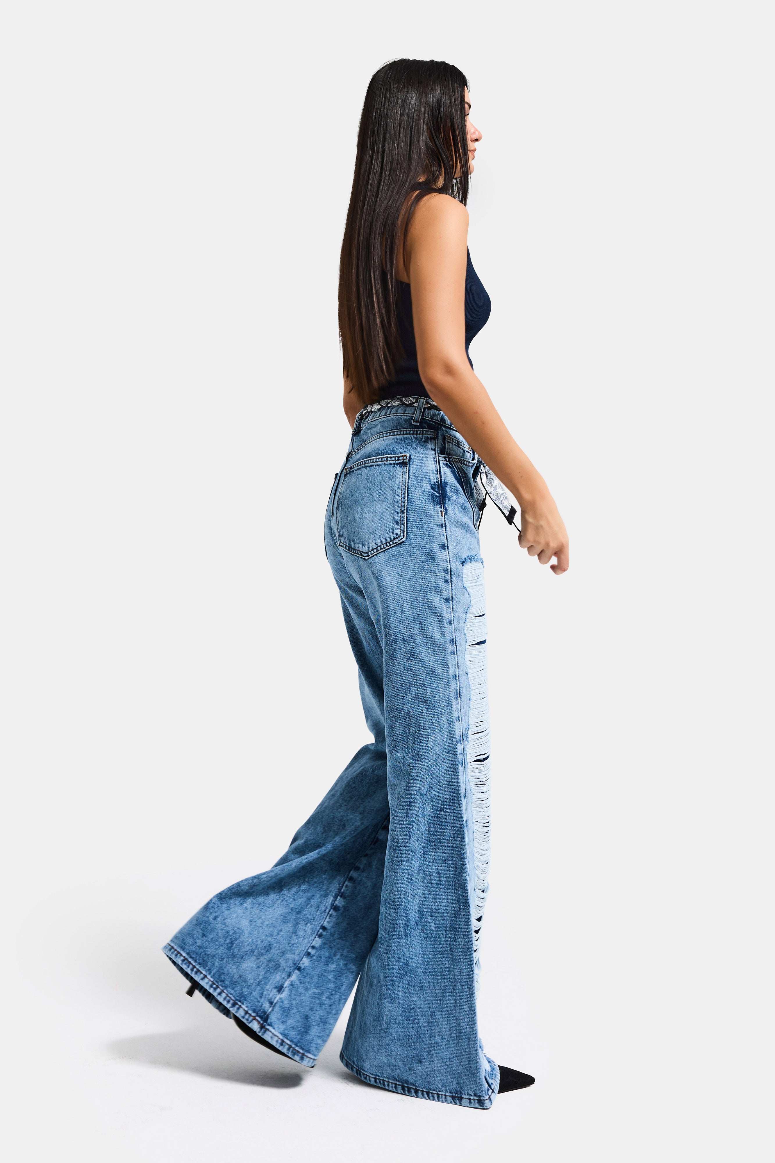 Kadın Mavi Flare Fit Altı Beslemeli Yırtık ve Fular Detaylı Tasarım Denim Jean