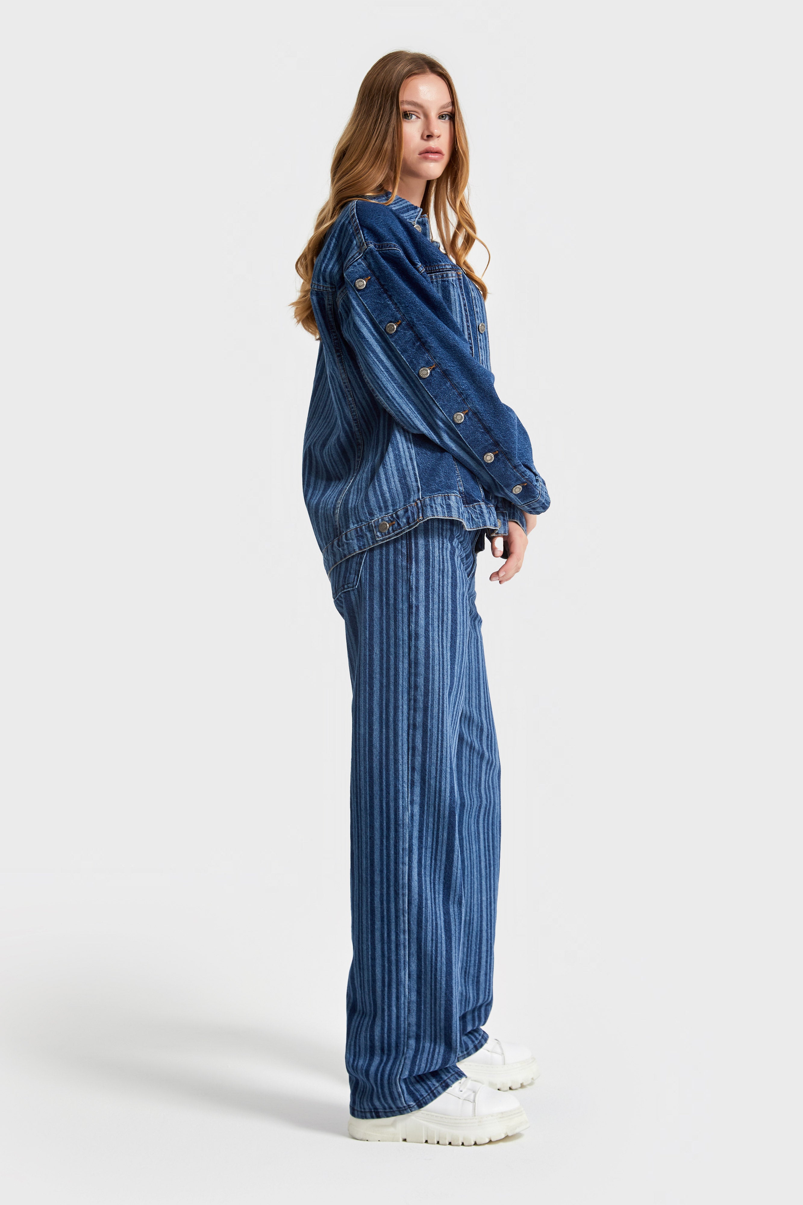 Kadın Mavi Renk Özel Çizgili Kumaş Oversize Tasarım Denim Ceket