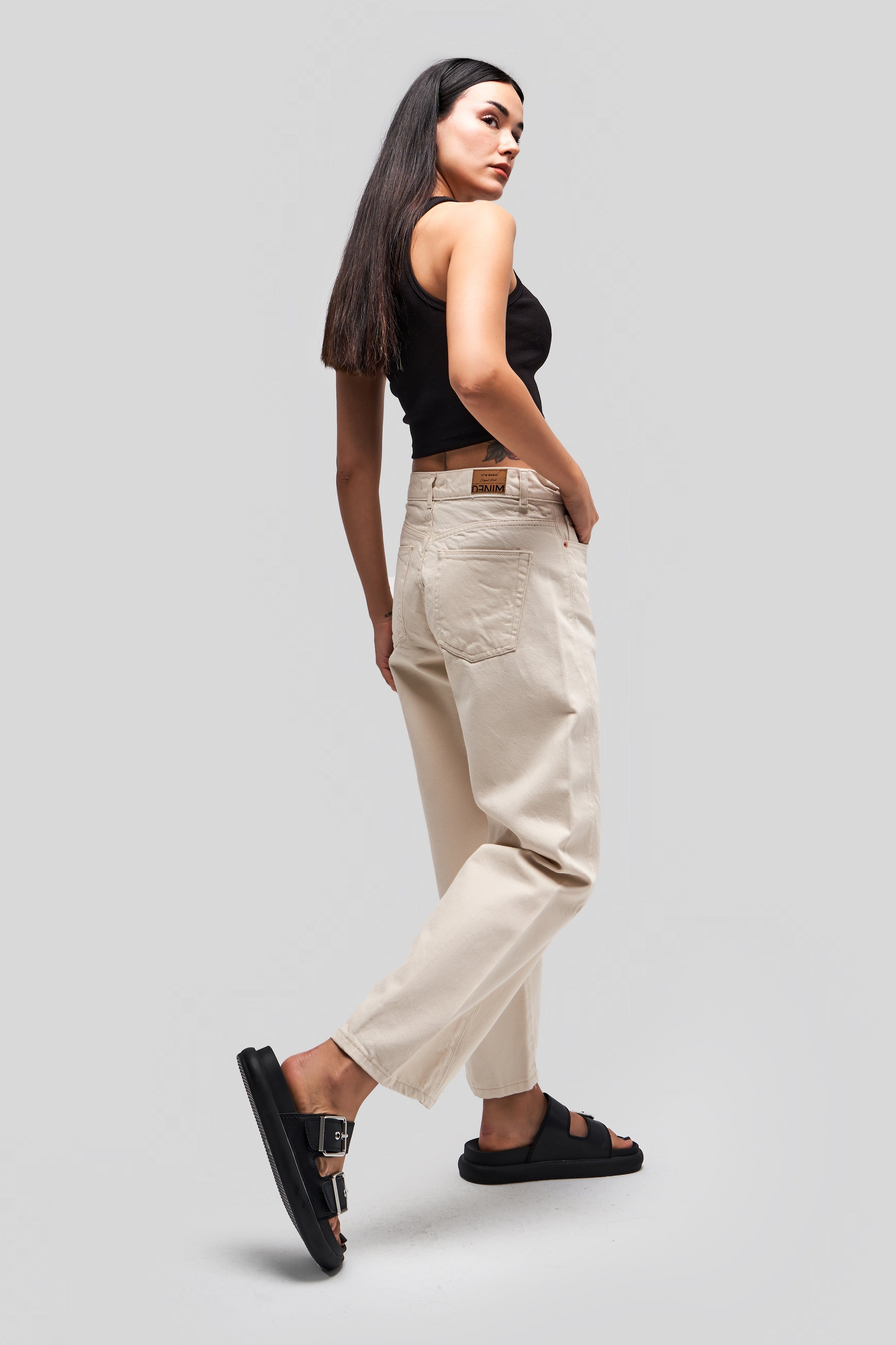 Women's Raw Color Carrot Fit Loose Cut Denim Trousers
