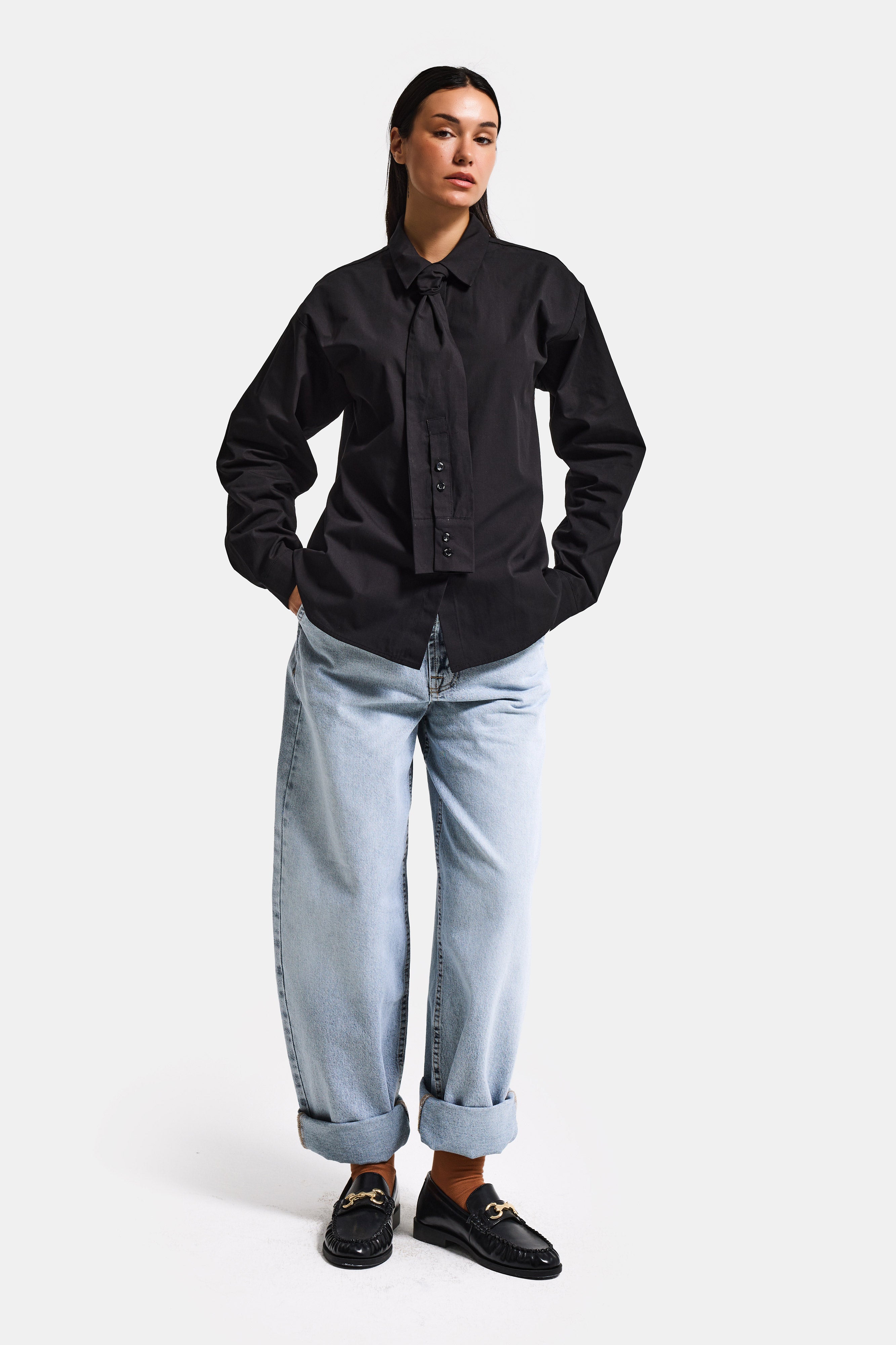 Kadın Siyah Oversize Kravat Detaylı Özel Tasarım Bol Kesim Gömlek