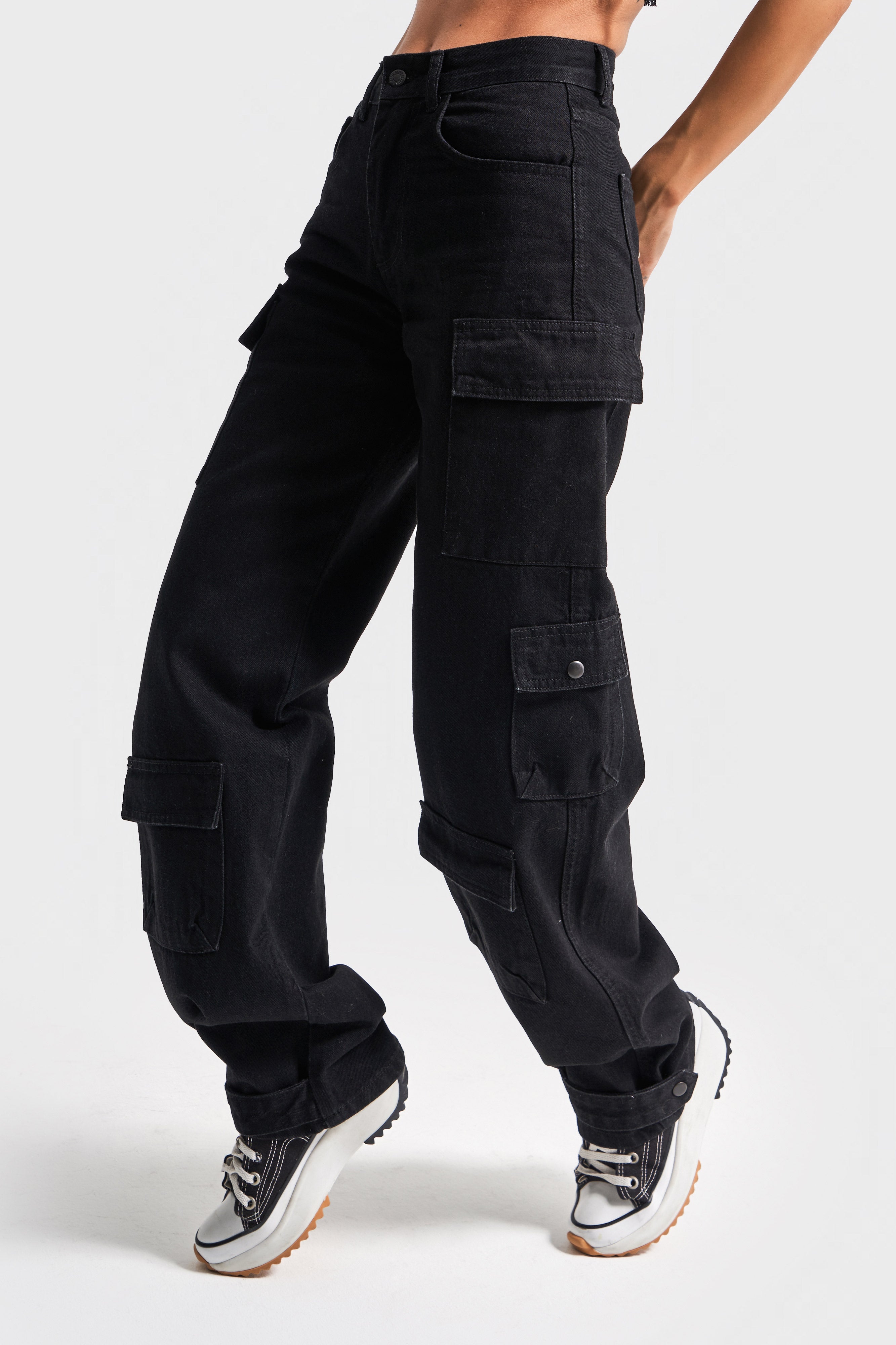Kadın Siyah Renk 1s5-1 Jogger Fit Kargo Cep Paçası Çıtçıtlı %100 Koton Denim Jean